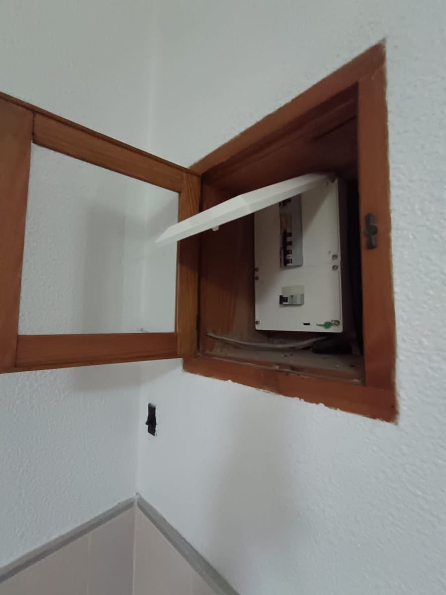 Pension zu verkaufen in Alicante / Alacant Stadt mit Garage - 165.000 € (Ref: 10024695)
