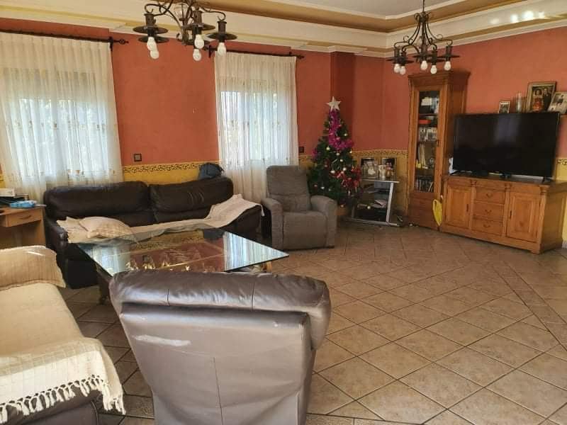 5 soverom Villa til salgs i Alicante by med svømmebasseng garasje - € 520 000 (Ref: 9964376)