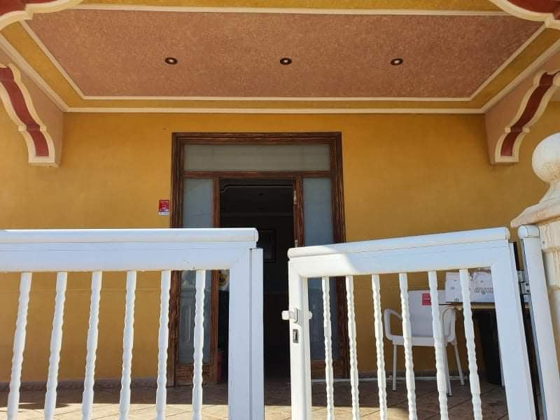 5 soverom Villa til salgs i Alicante by med svømmebasseng garasje - € 520 000 (Ref: 9964376)