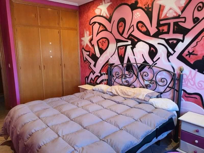 5 soverom Villa til salgs i Alicante by med svømmebasseng garasje - € 520 000 (Ref: 9964376)