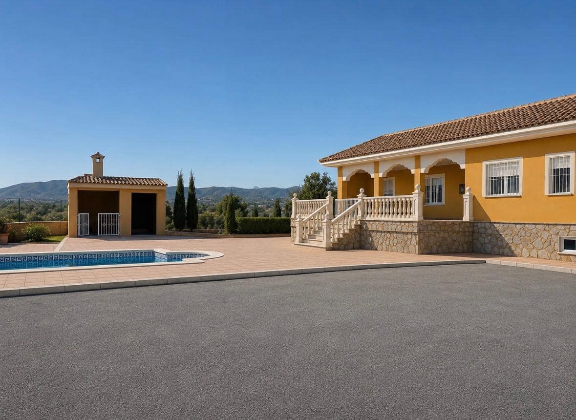 5 soverom Villa til salgs i Alicante by med svømmebasseng garasje - € 520 000 (Ref: 9964376)