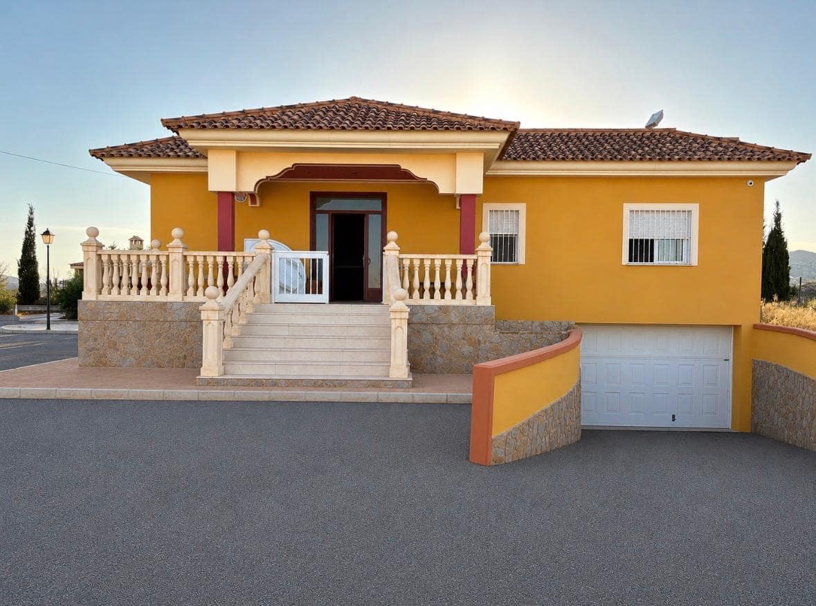 5 soverom Villa til salgs i Alicante by med svømmebasseng garasje - € 520 000 (Ref: 9964376)