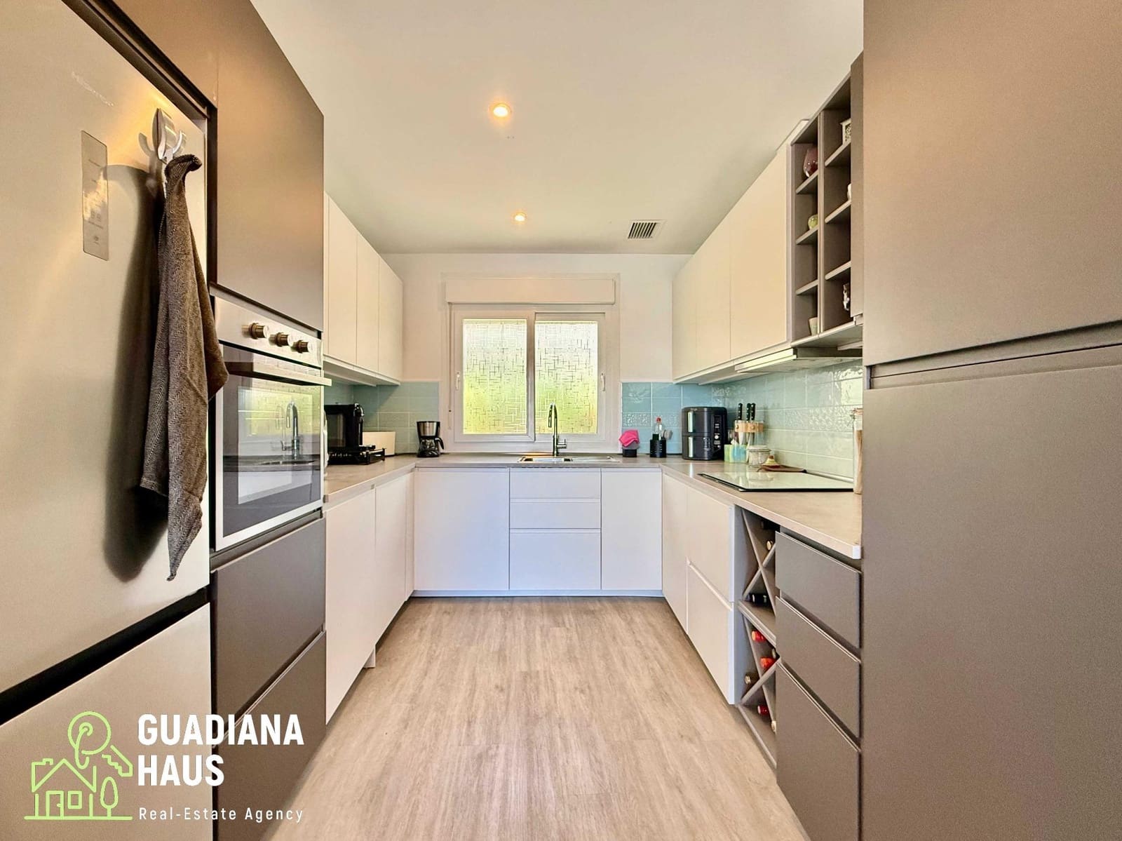 2 slaapkamer Rijtjeshuis te koop in Ayamonte met zwembad garage - € 325.000 (Ref: 10078544)