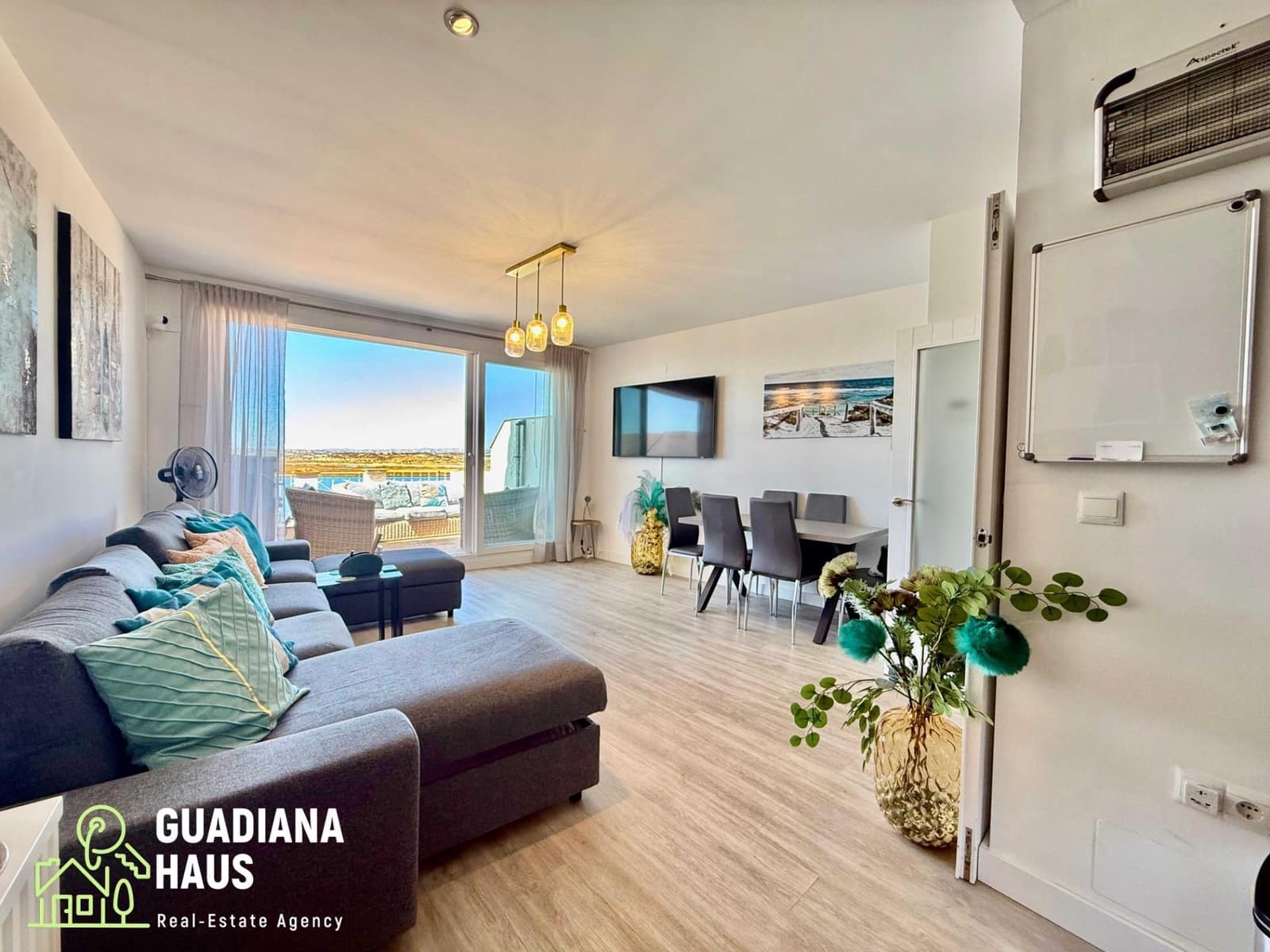 2 slaapkamer Rijtjeshuis te koop in Ayamonte met zwembad garage - € 325.000 (Ref: 10078544)