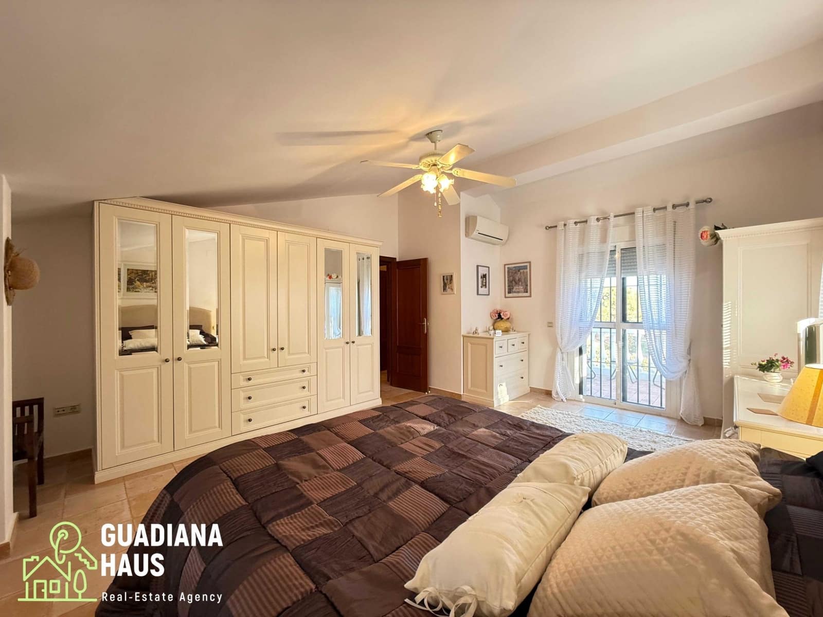 5 slaapkamer Villa te koop in Isla Cristina met zwembad garage - € 499.000 (Ref: 10078558)