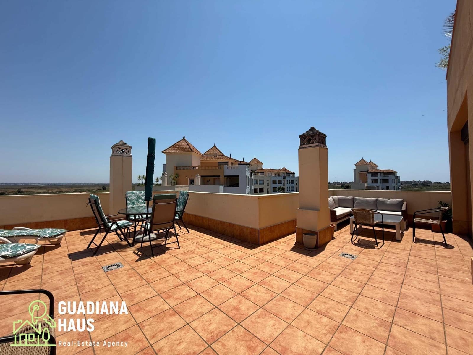 2 sovrum Lägenhet till salu i Isla Canela med pool garage - 325 000 € (Ref: 10078559)
