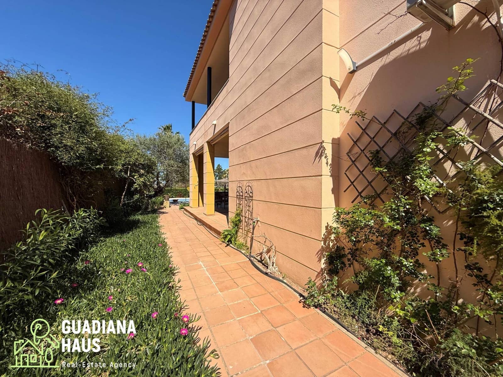 5 soverom Villa til salgs i Isla Canela med svømmebasseng - € 699 000 (Ref: 10078566)