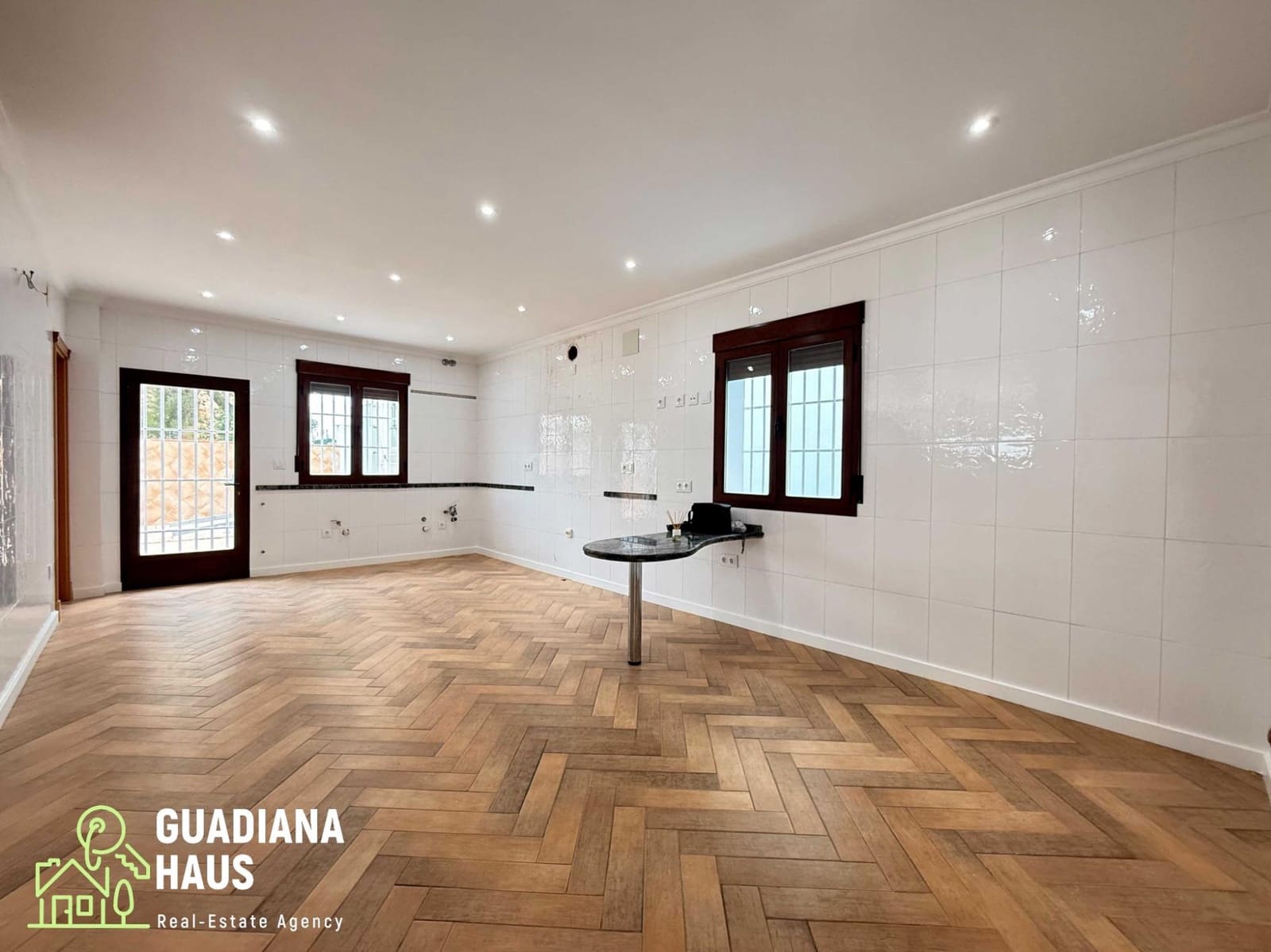 5 quarto Moradia para venda em Urbasur com piscina garagem - 1 010 000 € (Ref: 10078574)