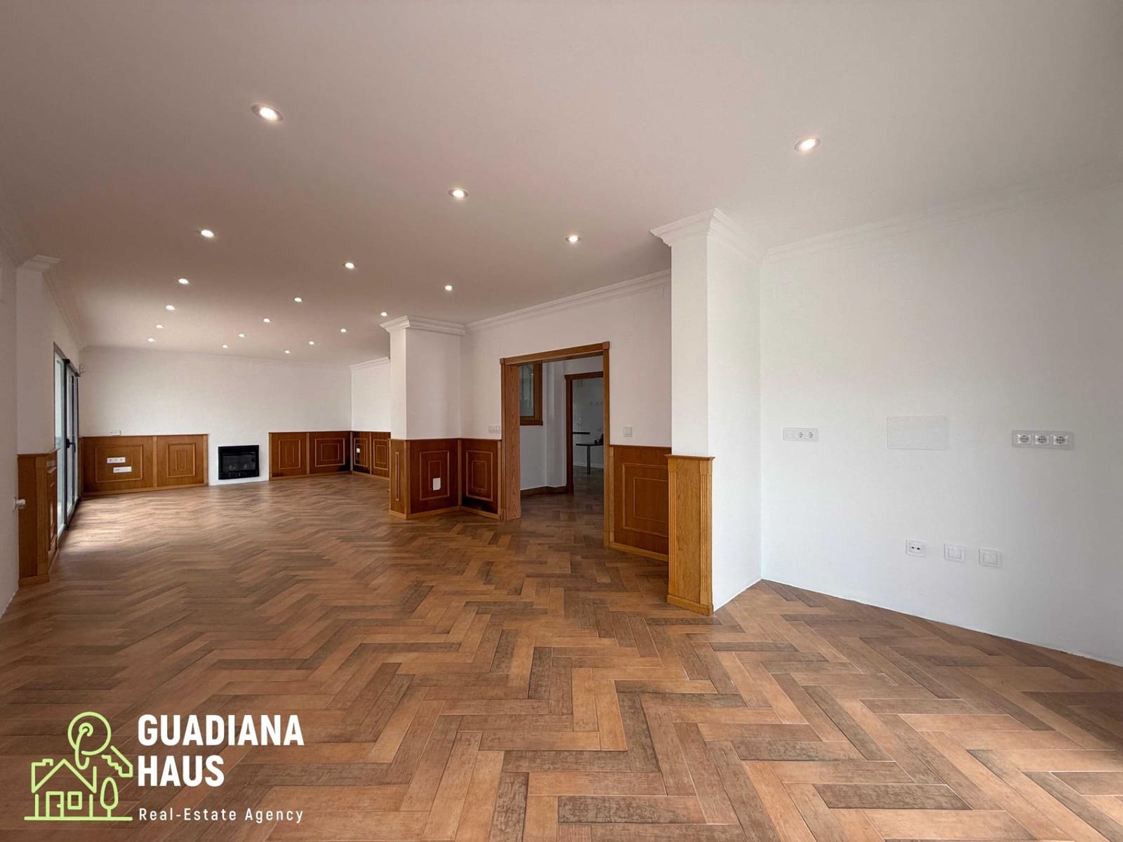 5 quarto Moradia para venda em Urbasur com piscina garagem - 1 010 000 € (Ref: 10078574)
