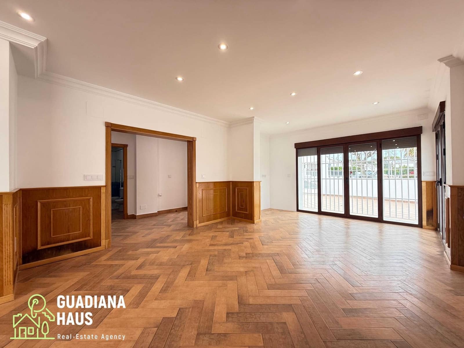 5 quarto Moradia para venda em Urbasur com piscina garagem - 1 010 000 € (Ref: 10078574)