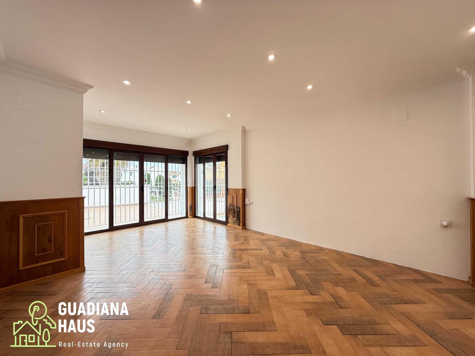 5 quarto Moradia para venda em Urbasur com piscina garagem - 1 010 000 € (Ref: 10078574)