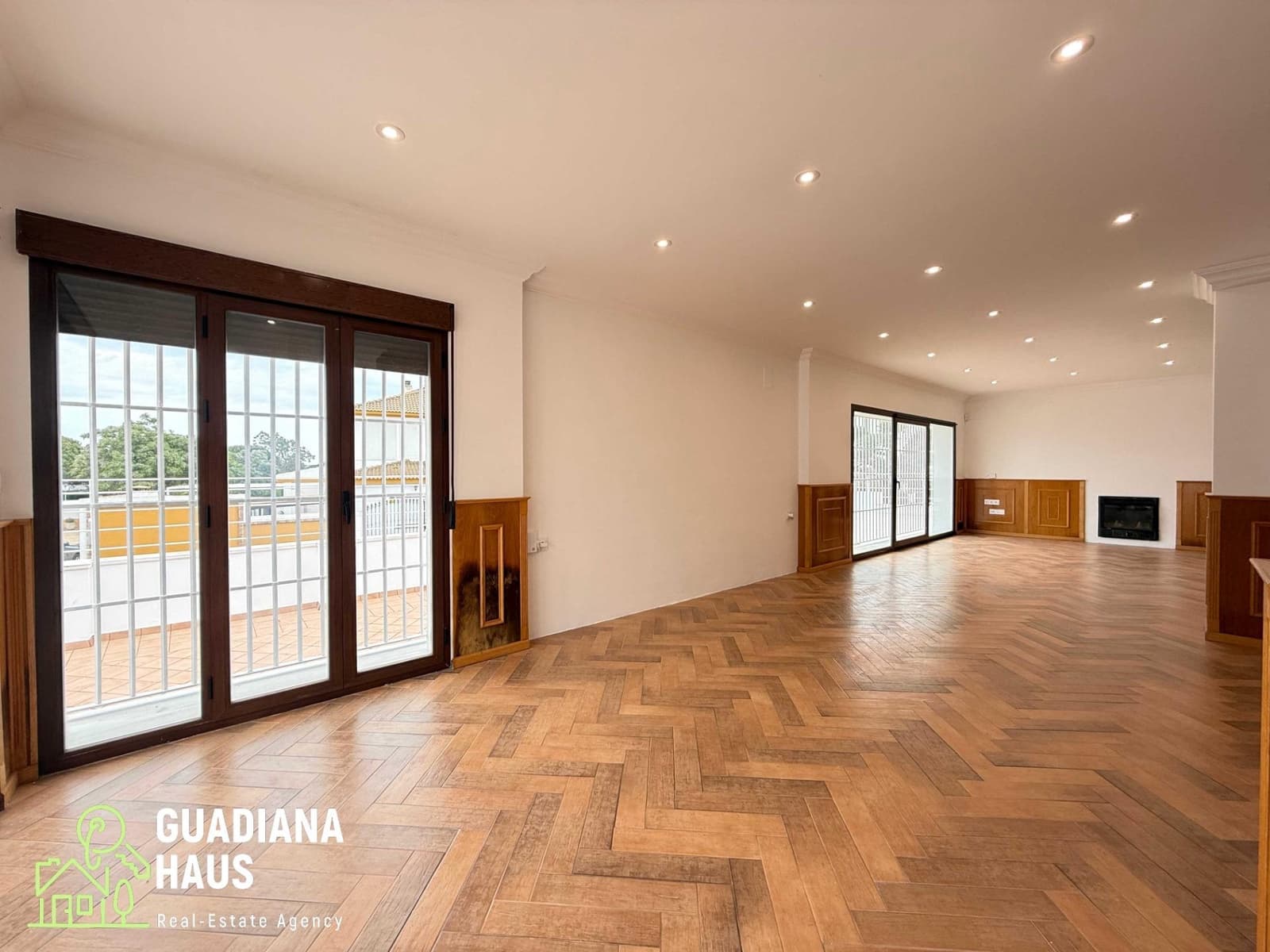 5 quarto Moradia para venda em Urbasur com piscina garagem - 1 010 000 € (Ref: 10078574)