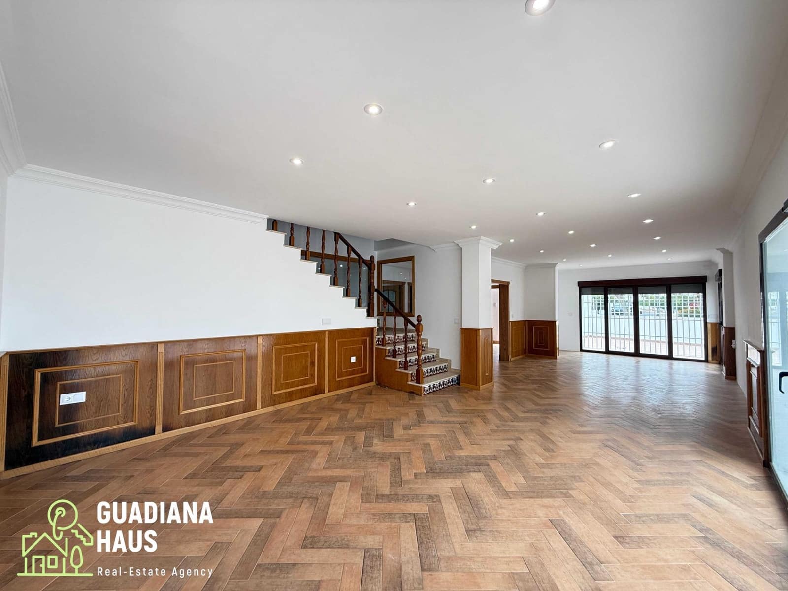 5 quarto Moradia para venda em Urbasur com piscina garagem - 1 010 000 € (Ref: 10078574)