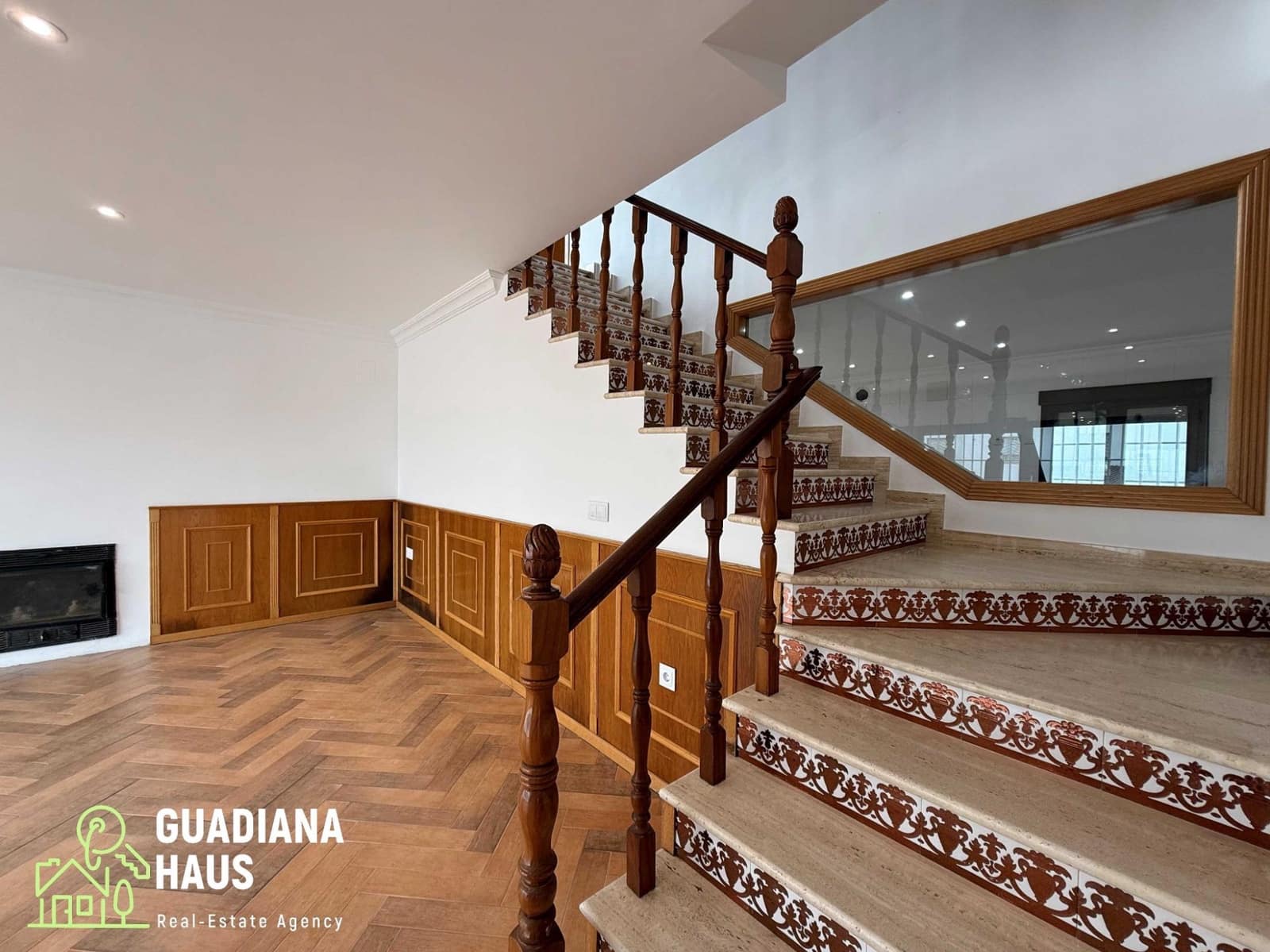 5 quarto Moradia para venda em Urbasur com piscina garagem - 1 010 000 € (Ref: 10078574)