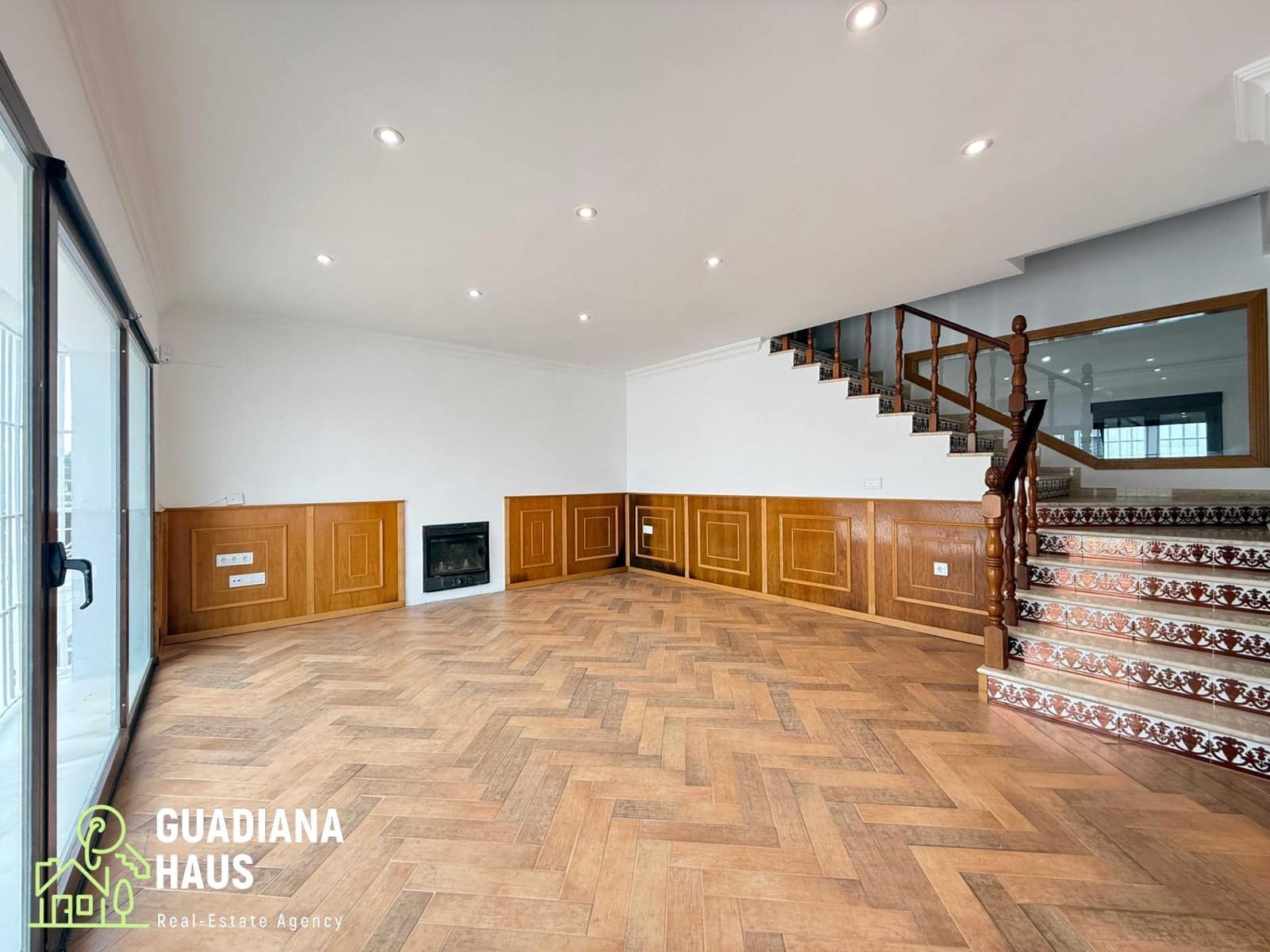 5 quarto Moradia para venda em Urbasur com piscina garagem - 1 010 000 € (Ref: 10078574)