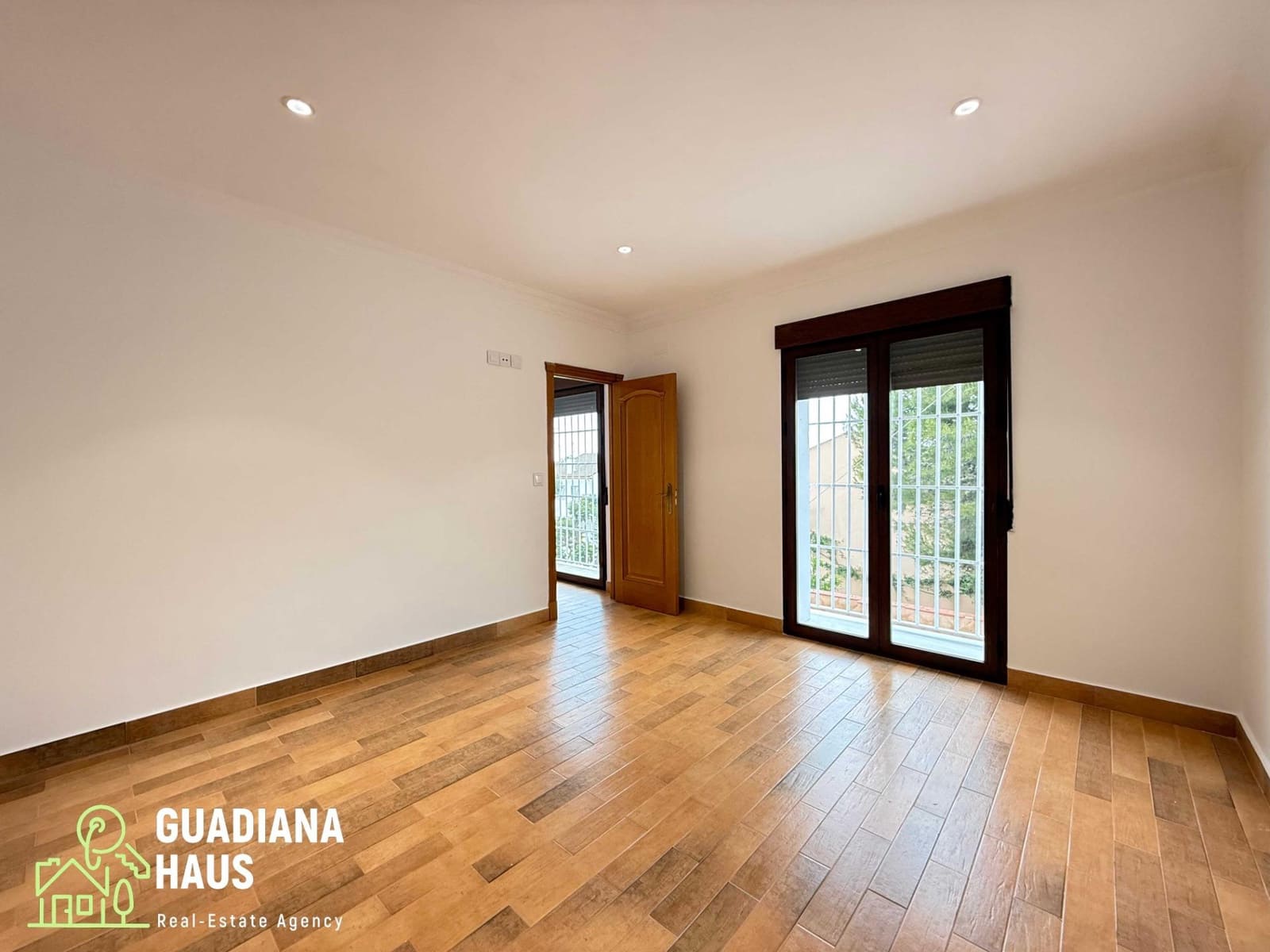 5 quarto Moradia para venda em Urbasur com piscina garagem - 1 010 000 € (Ref: 10078574)
