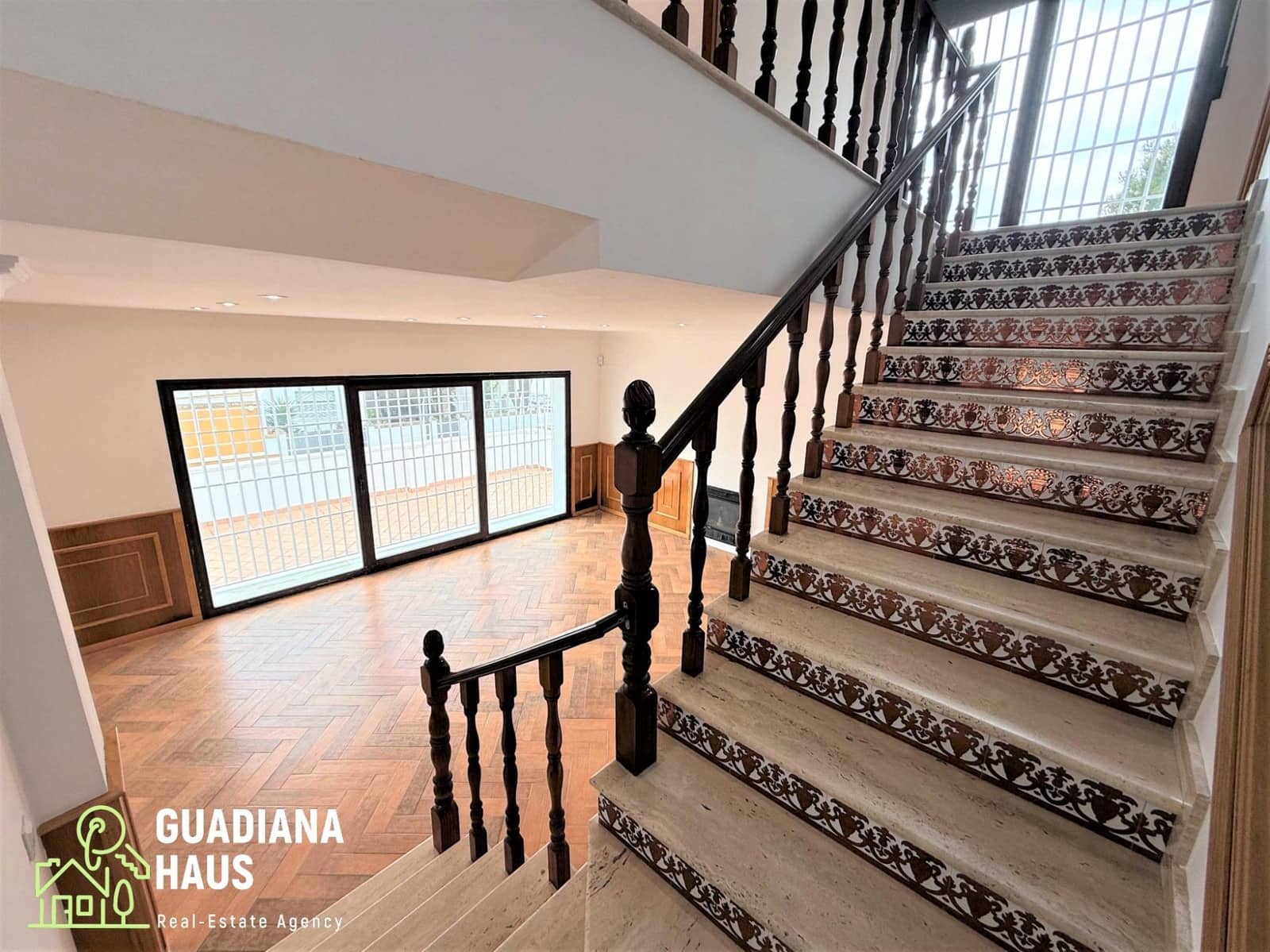 5 quarto Moradia para venda em Urbasur com piscina garagem - 1 010 000 € (Ref: 10078574)
