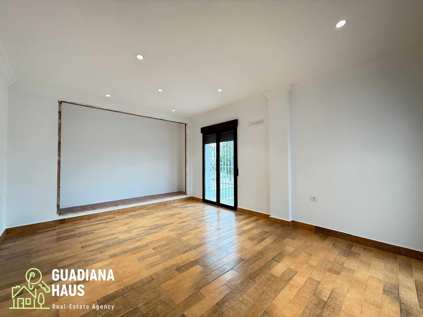5 quarto Moradia para venda em Urbasur com piscina garagem - 1 010 000 € (Ref: 10078574)