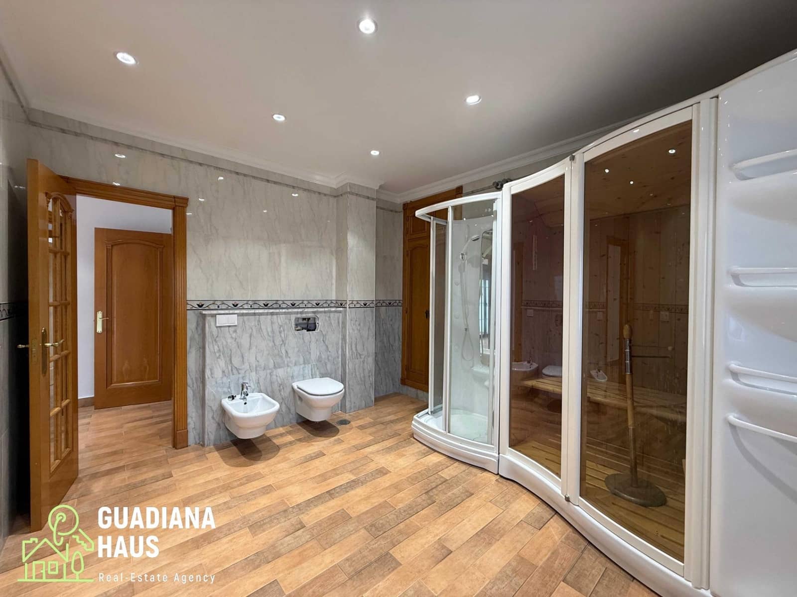 5 quarto Moradia para venda em Urbasur com piscina garagem - 1 010 000 € (Ref: 10078574)