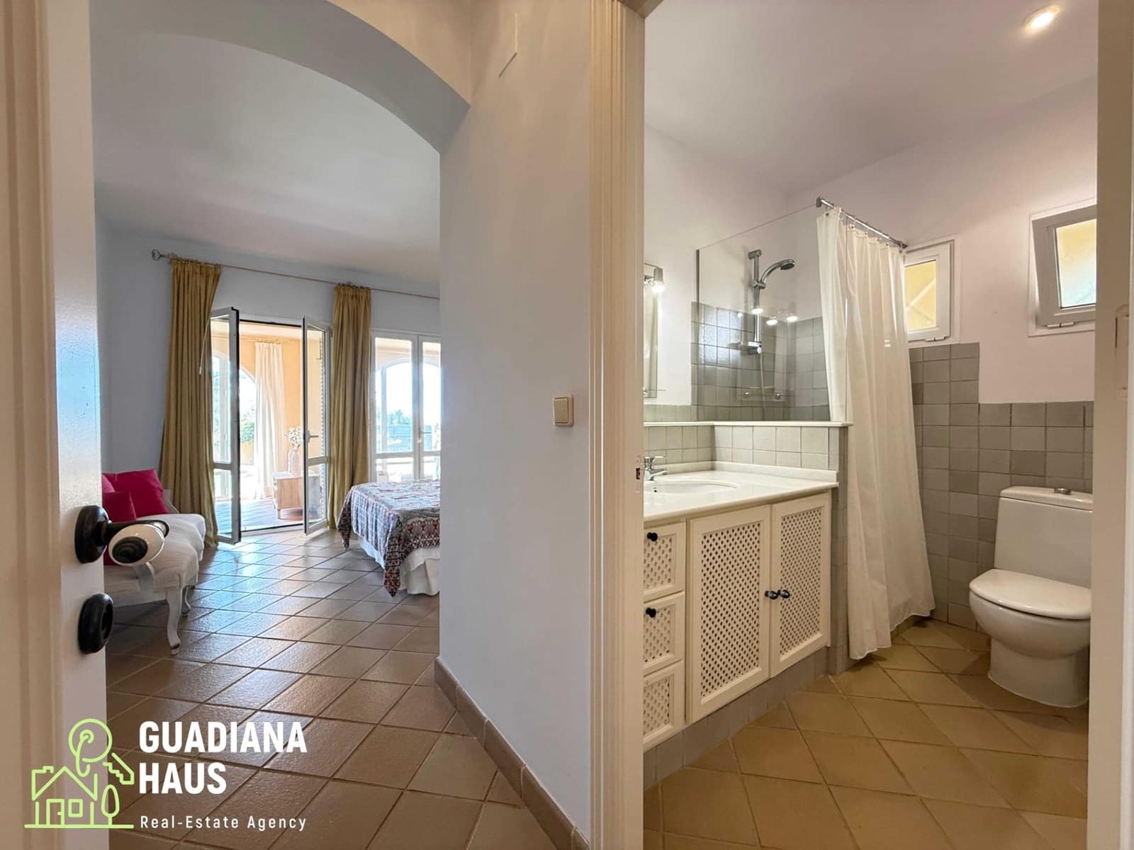 4 soveværelse Semi-Rækkehus til salg i Isla Canela - € 1.435.000 (Ref: 10078577)