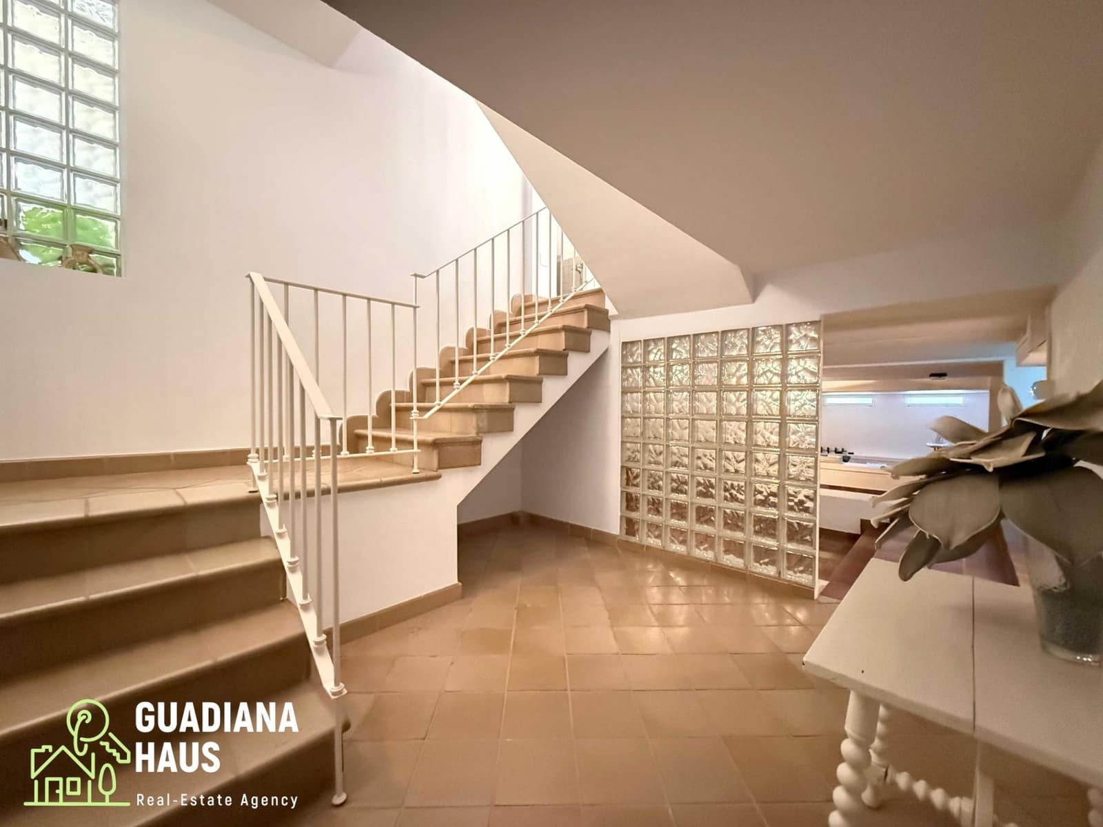 4 soveværelse Semi-Rækkehus til salg i Isla Canela - € 1.435.000 (Ref: 10078577)