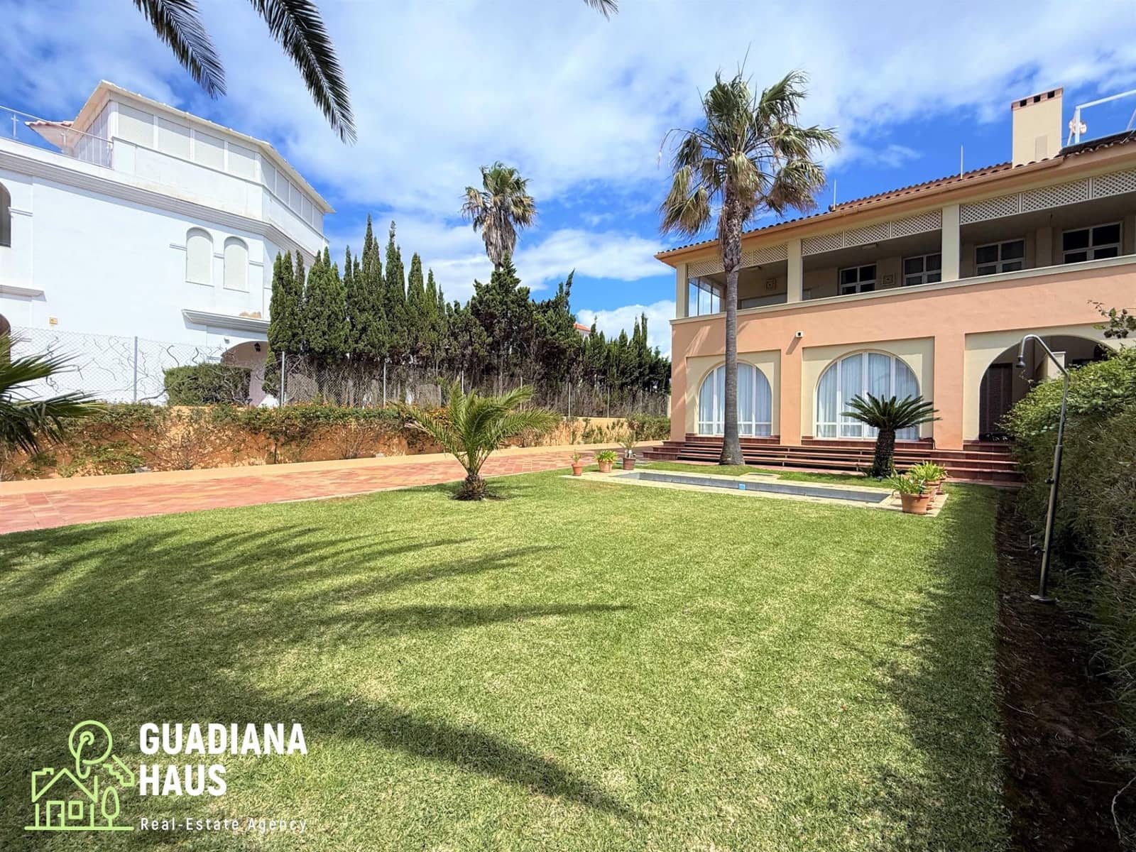 4 soveværelse Semi-Rækkehus til salg i Isla Canela - € 1.435.000 (Ref: 10078577)
