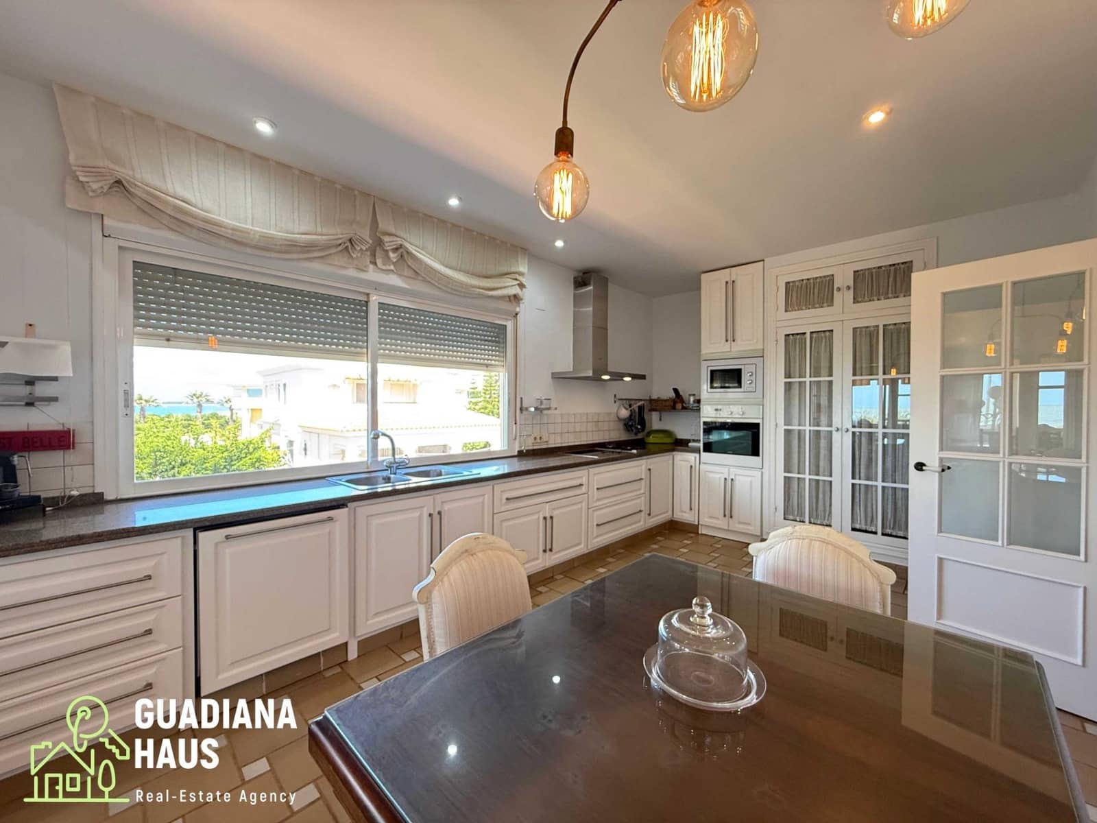 4 soveværelse Semi-Rækkehus til salg i Isla Canela - € 1.435.000 (Ref: 10078577)