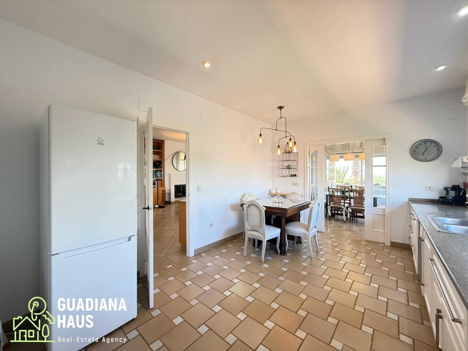 4 soveværelse Semi-Rækkehus til salg i Isla Canela - € 1.435.000 (Ref: 10078577)