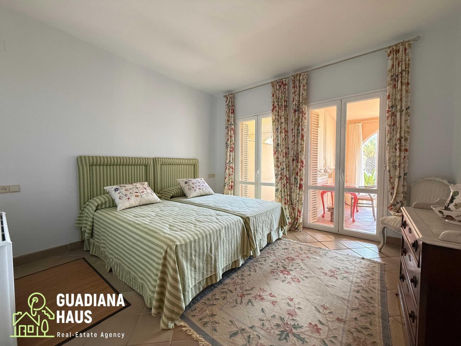4 soveværelse Semi-Rækkehus til salg i Isla Canela - € 1.435.000 (Ref: 10078577)
