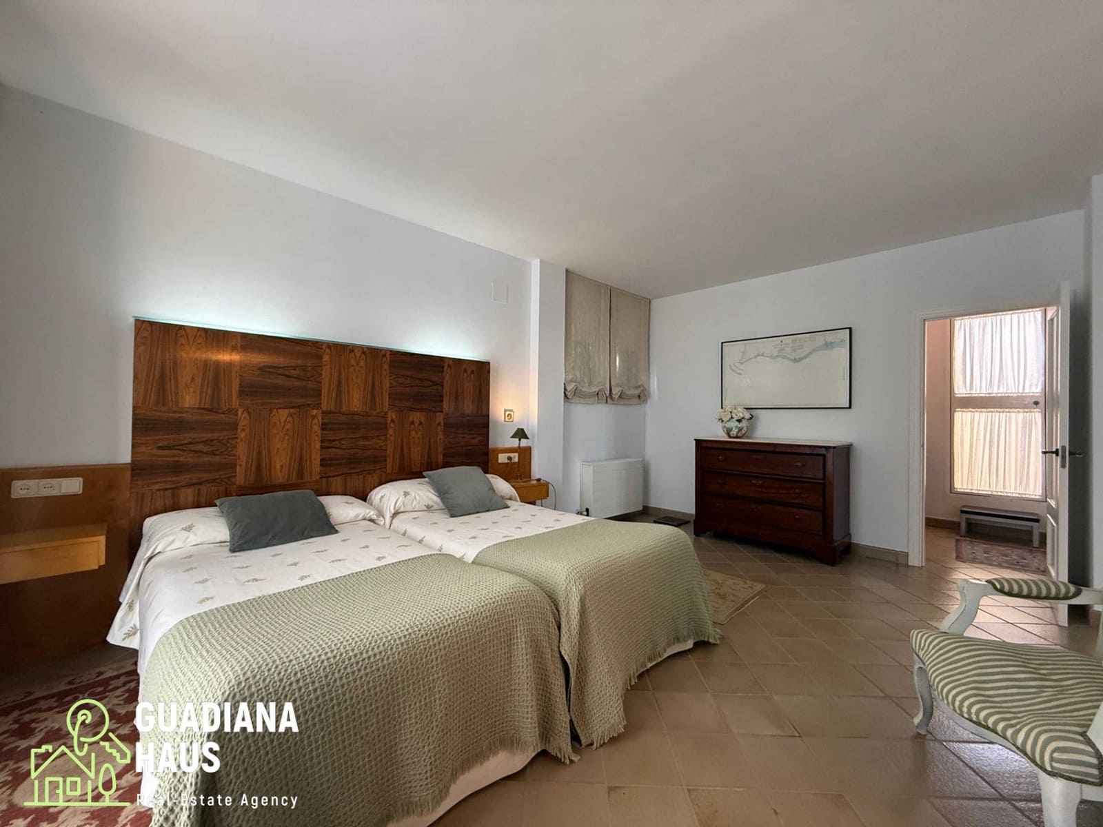4 soveværelse Semi-Rækkehus til salg i Isla Canela - € 1.435.000 (Ref: 10078577)