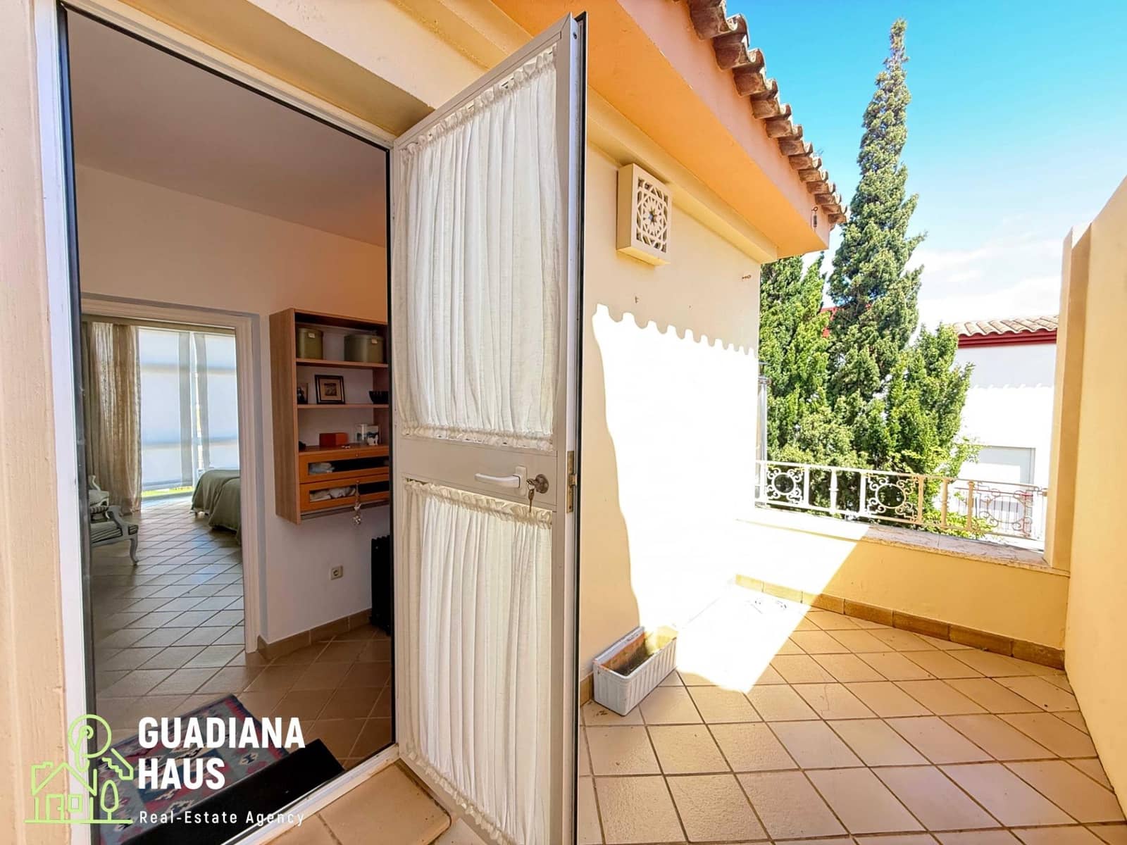 4 soveværelse Semi-Rækkehus til salg i Isla Canela - € 1.435.000 (Ref: 10078577)