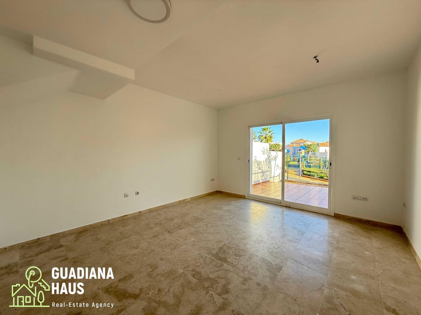 2 makuuhuone Rivitalo myytävänä paikassa Ayamonte mukana uima-altaan - 195 000 € (Ref: 10078578)