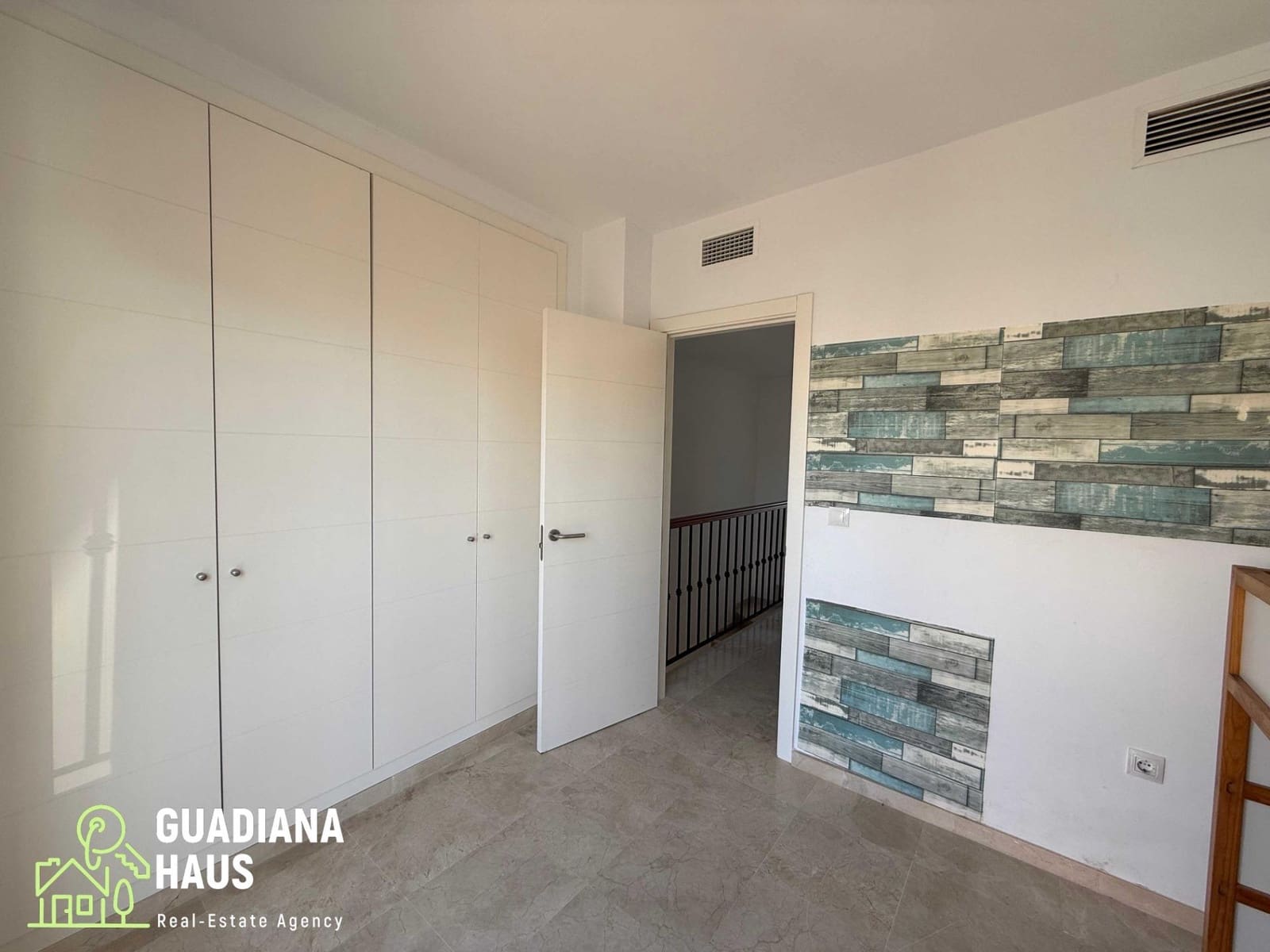 2 makuuhuone Rivitalo myytävänä paikassa Ayamonte mukana uima-altaan - 195 000 € (Ref: 10078578)