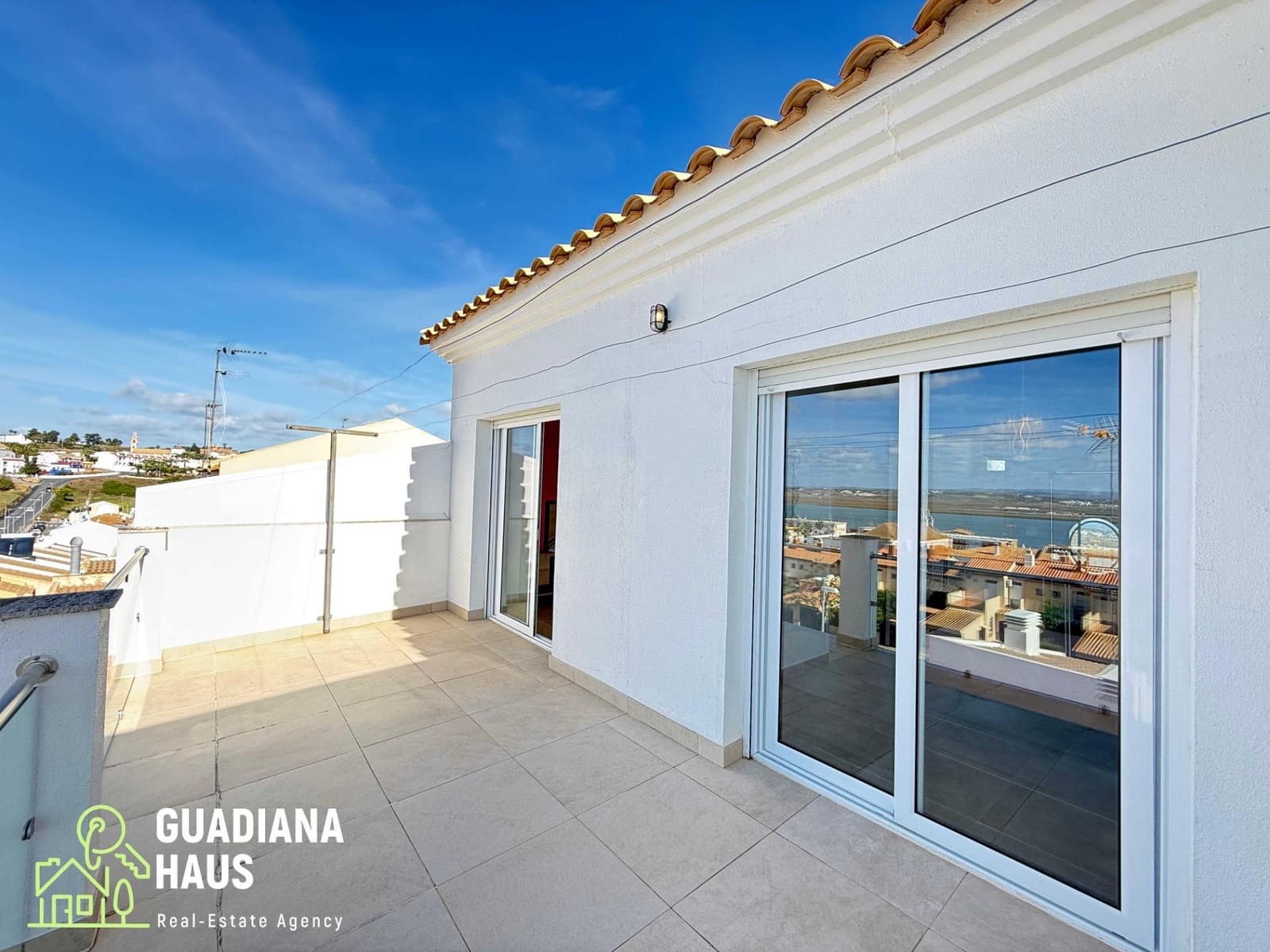 3 sovrum Radhus till salu i Ayamonte med garage - 315 000 € (Ref: 10078591)