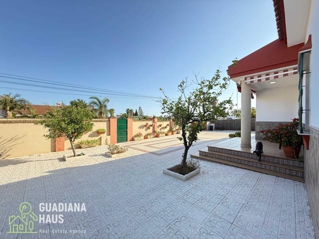 3 bedroom Villa for sale in Ayamonte with pool garage - € 399,000 (Ref: 10078598)