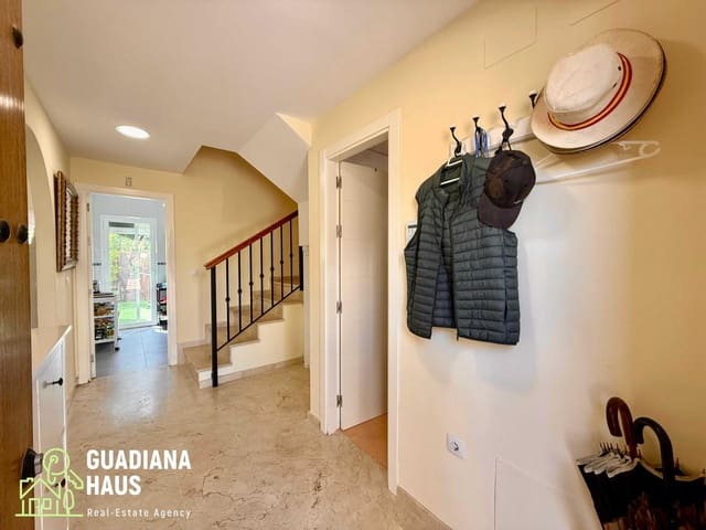 Adosado de 3 habitaciones en Ayamonte en venta con piscina garaje - 255.000 € (Ref: 10132049)