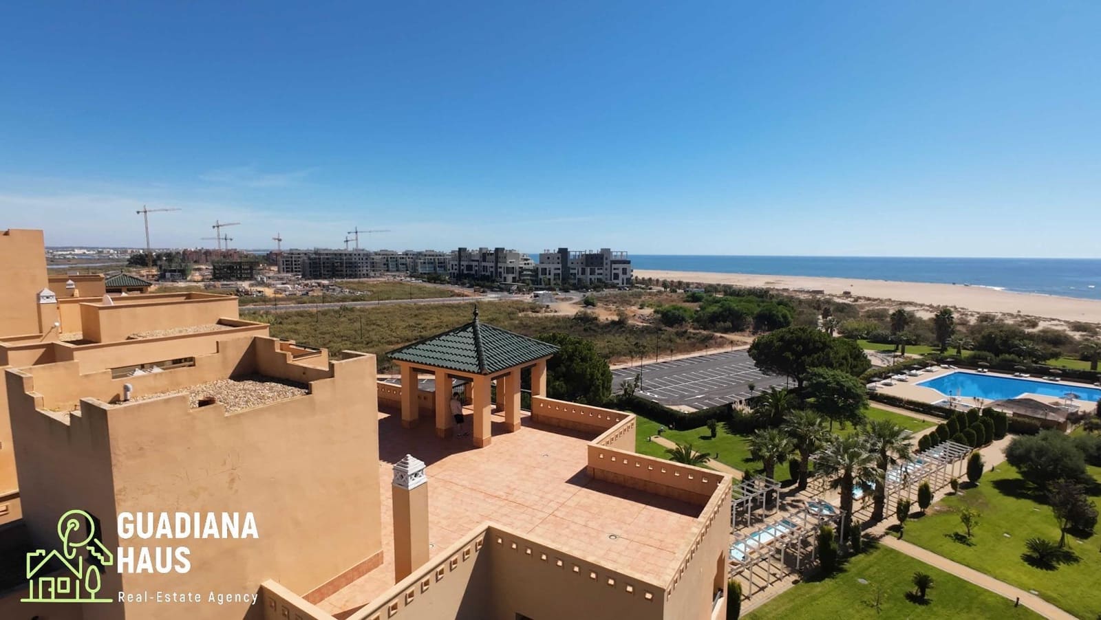 Ático de 3 habitaciones en Isla Canela en venta con piscina garaje - 690.000 € (Ref: 10147181)