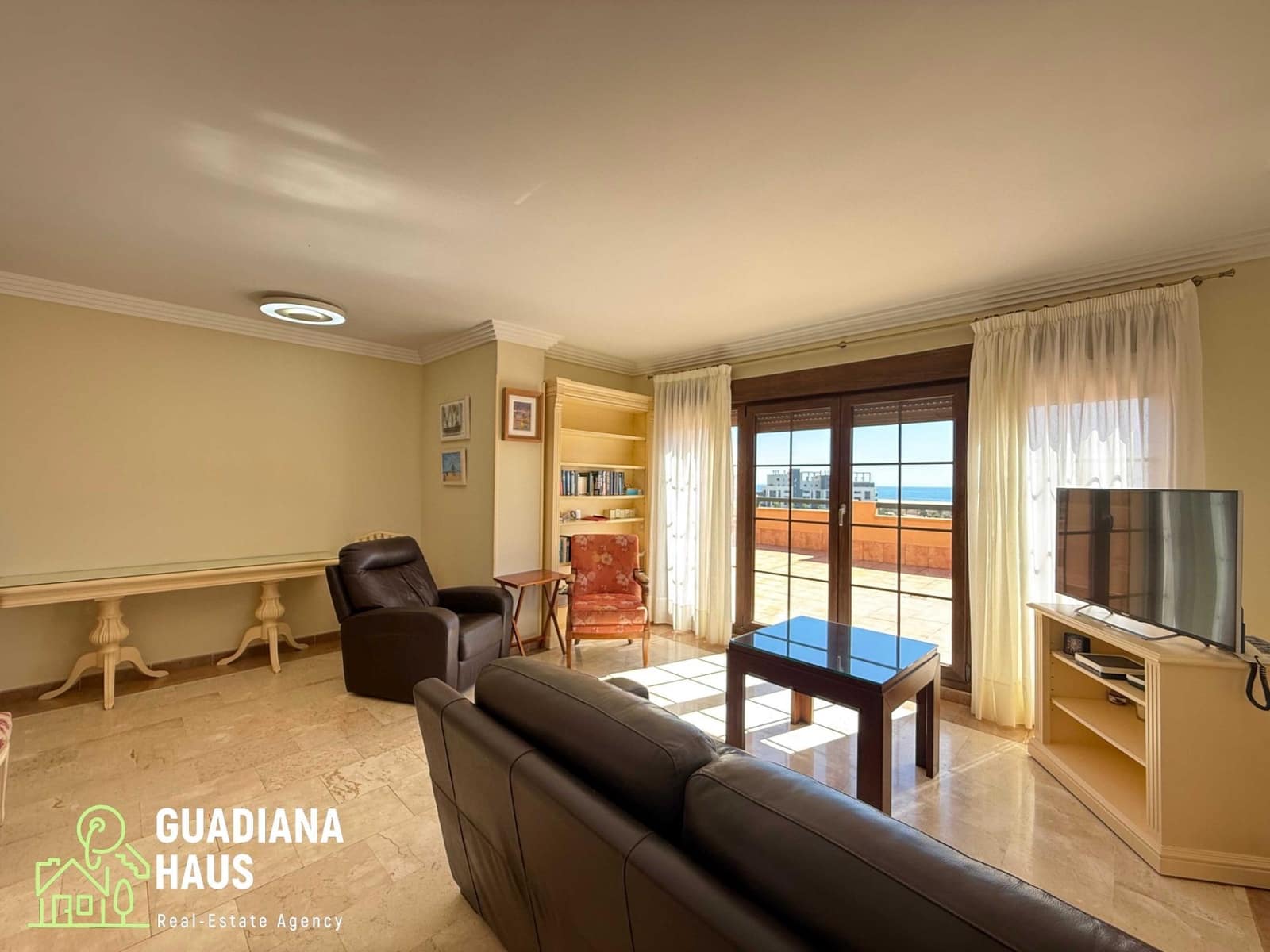 Ático de 3 habitaciones en Isla Canela en venta con piscina garaje - 690.000 € (Ref: 10147181)