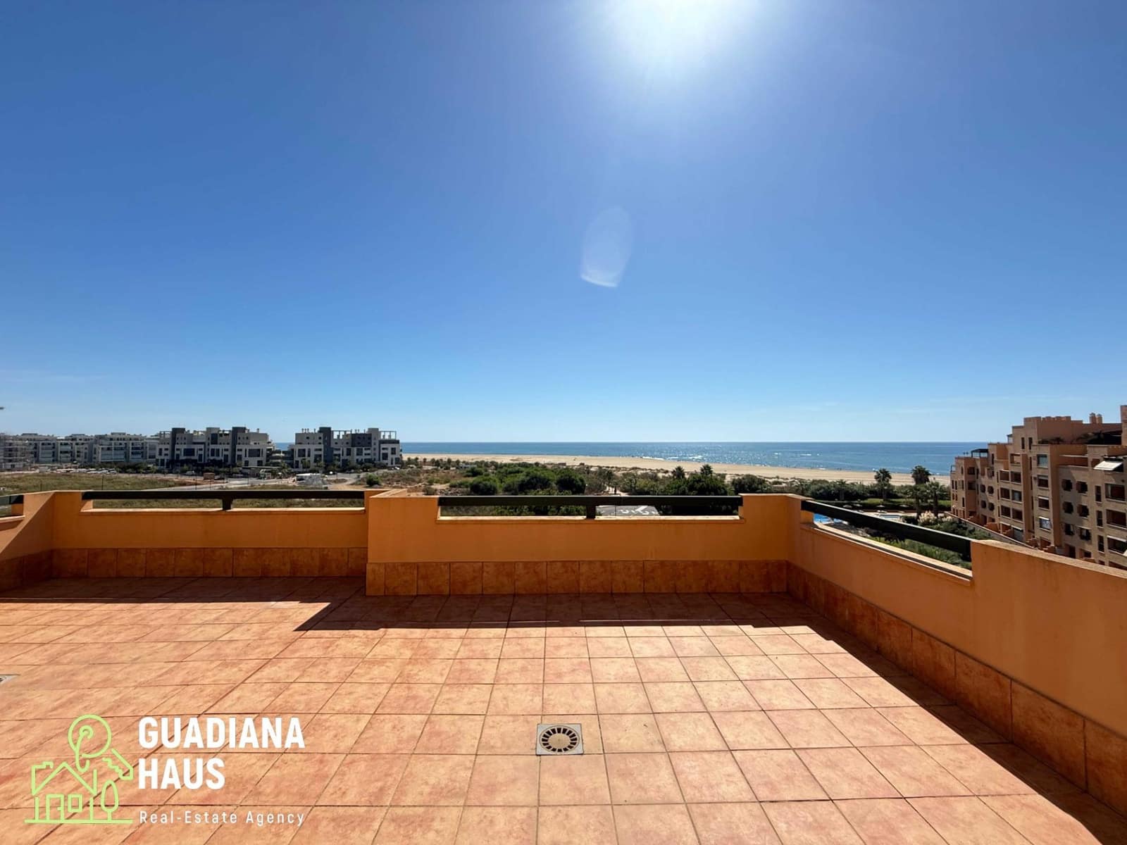 Ático de 3 habitaciones en Isla Canela en venta con piscina garaje - 690.000 € (Ref: 10147181)