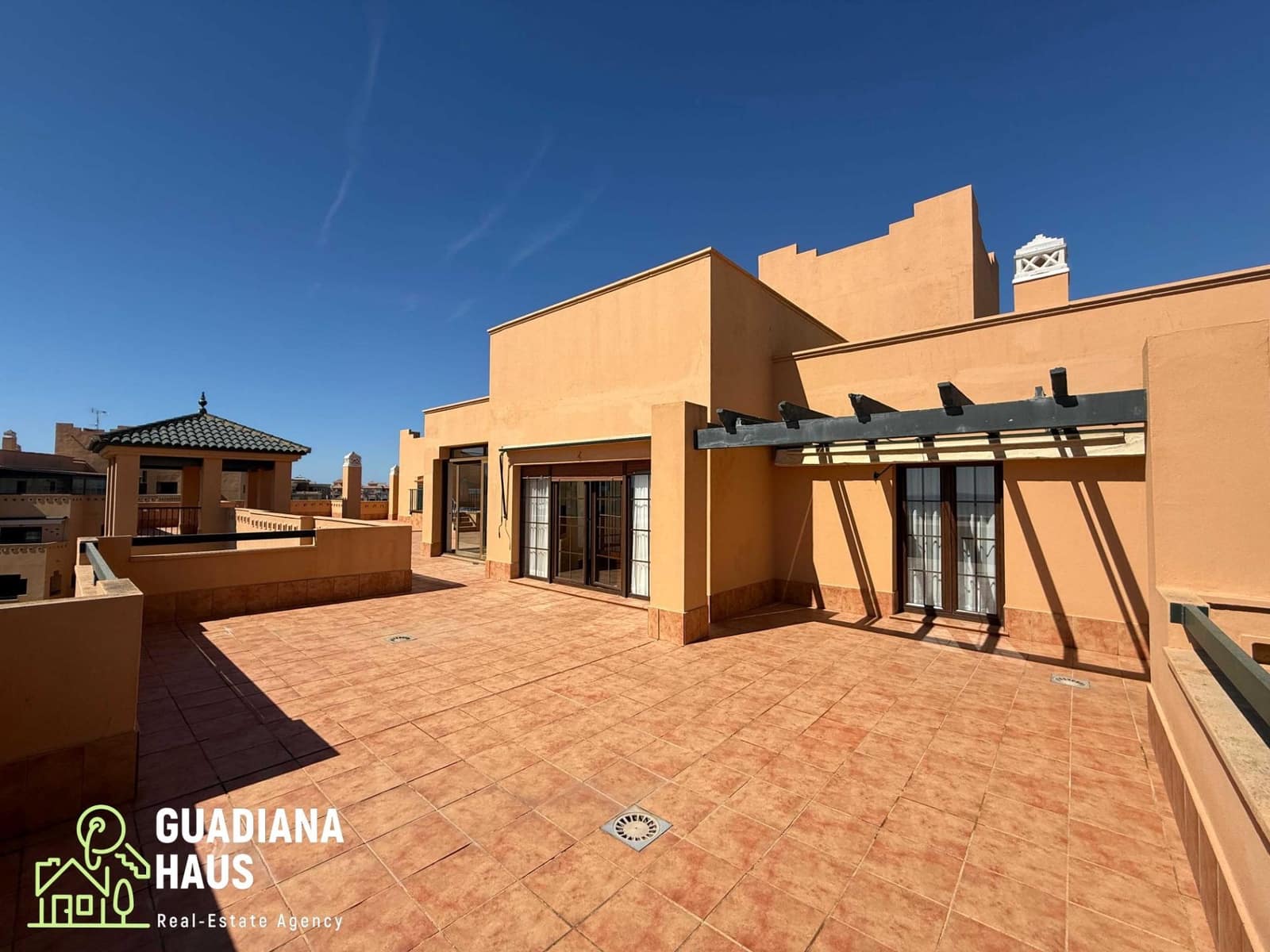 Ático de 3 habitaciones en Isla Canela en venta con piscina garaje - 690.000 € (Ref: 10147181)