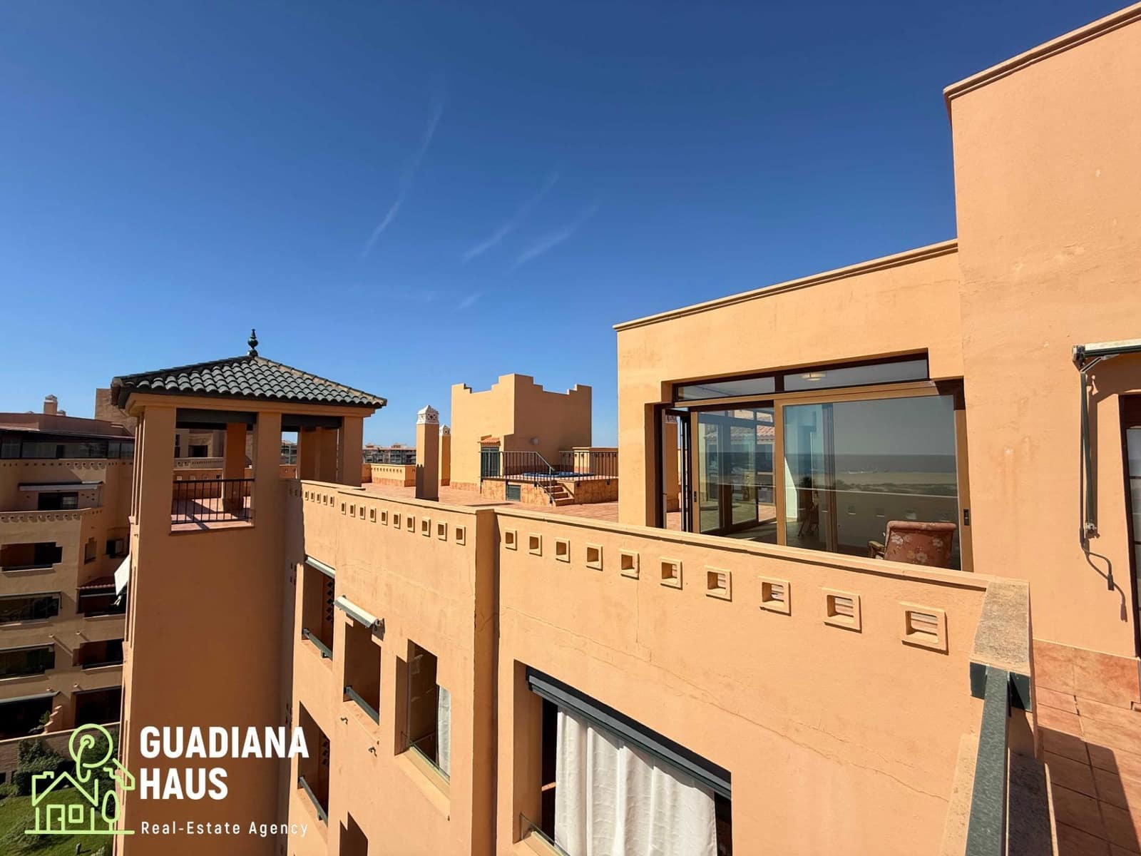 Ático de 3 habitaciones en Isla Canela en venta con piscina garaje - 690.000 € (Ref: 10147181)