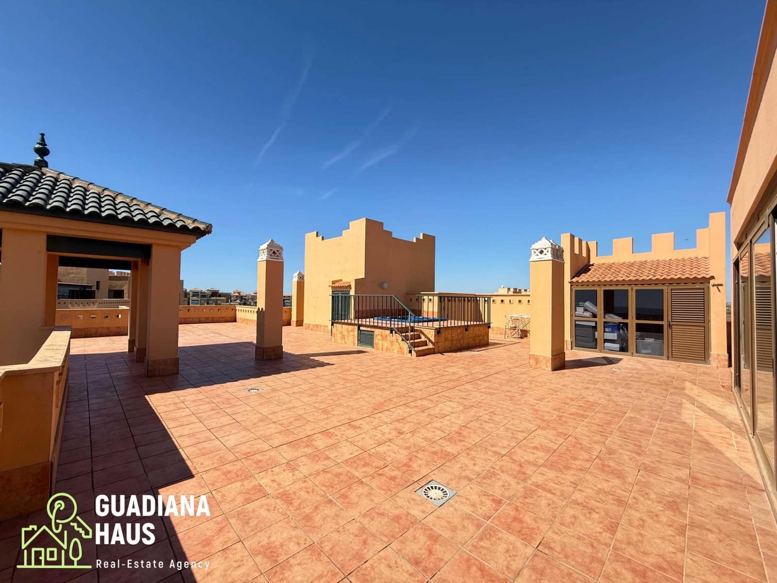Ático de 3 habitaciones en Isla Canela en venta con piscina garaje - 690.000 € (Ref: 10147181)