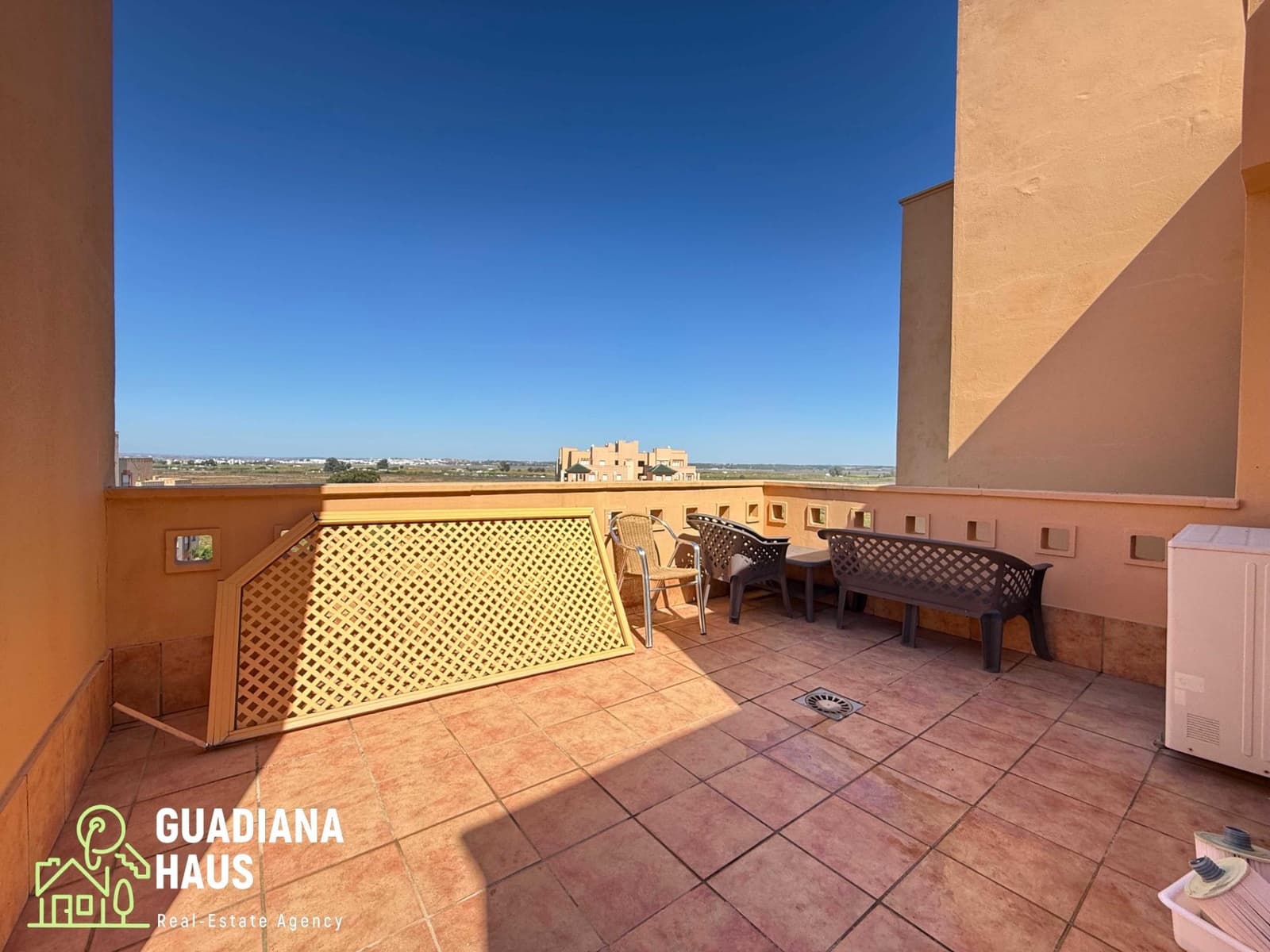 Ático de 3 habitaciones en Isla Canela en venta con piscina garaje - 690.000 € (Ref: 10147181)