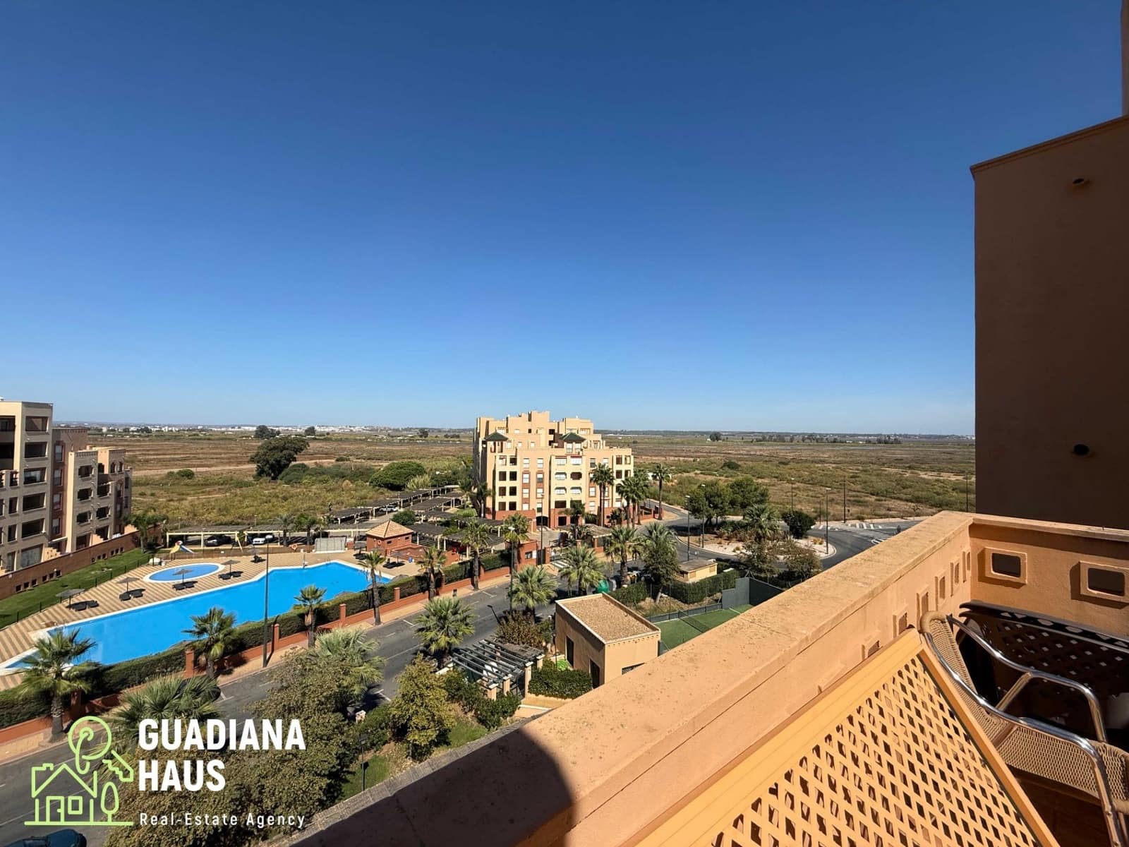 Ático de 3 habitaciones en Isla Canela en venta con piscina garaje - 690.000 € (Ref: 10147181)