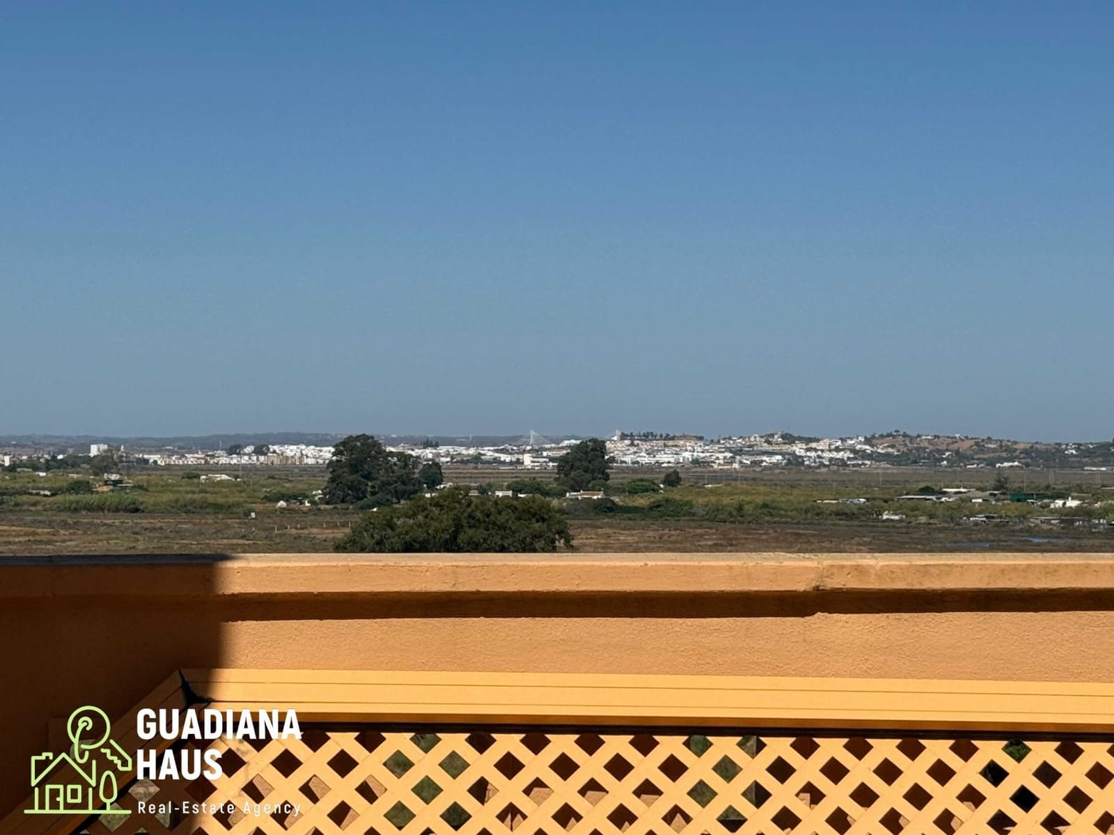 Ático de 3 habitaciones en Isla Canela en venta con piscina garaje - 690.000 € (Ref: 10147181)