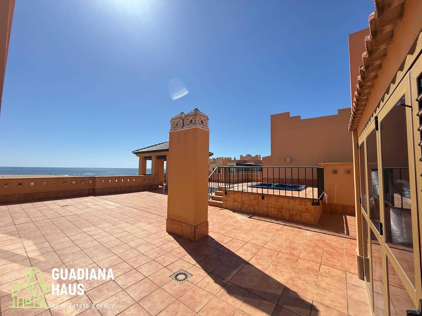 Ático de 3 habitaciones en Isla Canela en venta con piscina garaje - 690.000 € (Ref: 10147181)