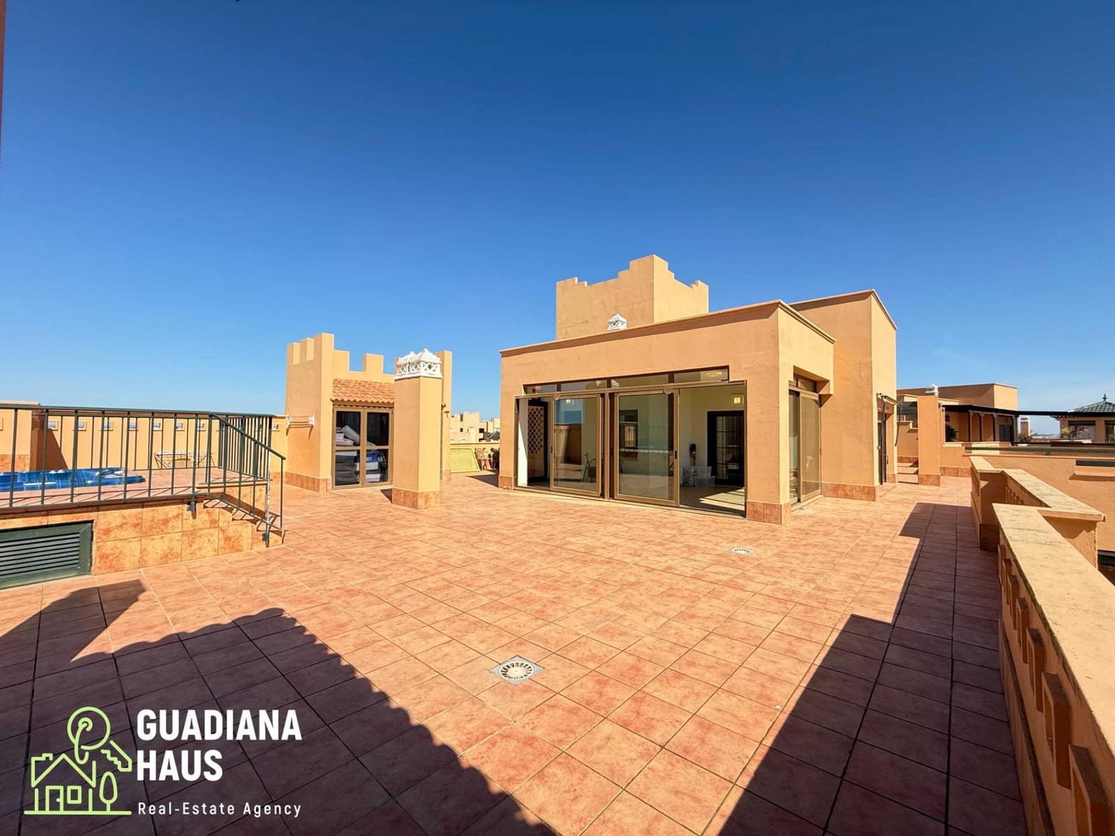 Ático de 3 habitaciones en Isla Canela en venta con piscina garaje - 690.000 € (Ref: 10147181)