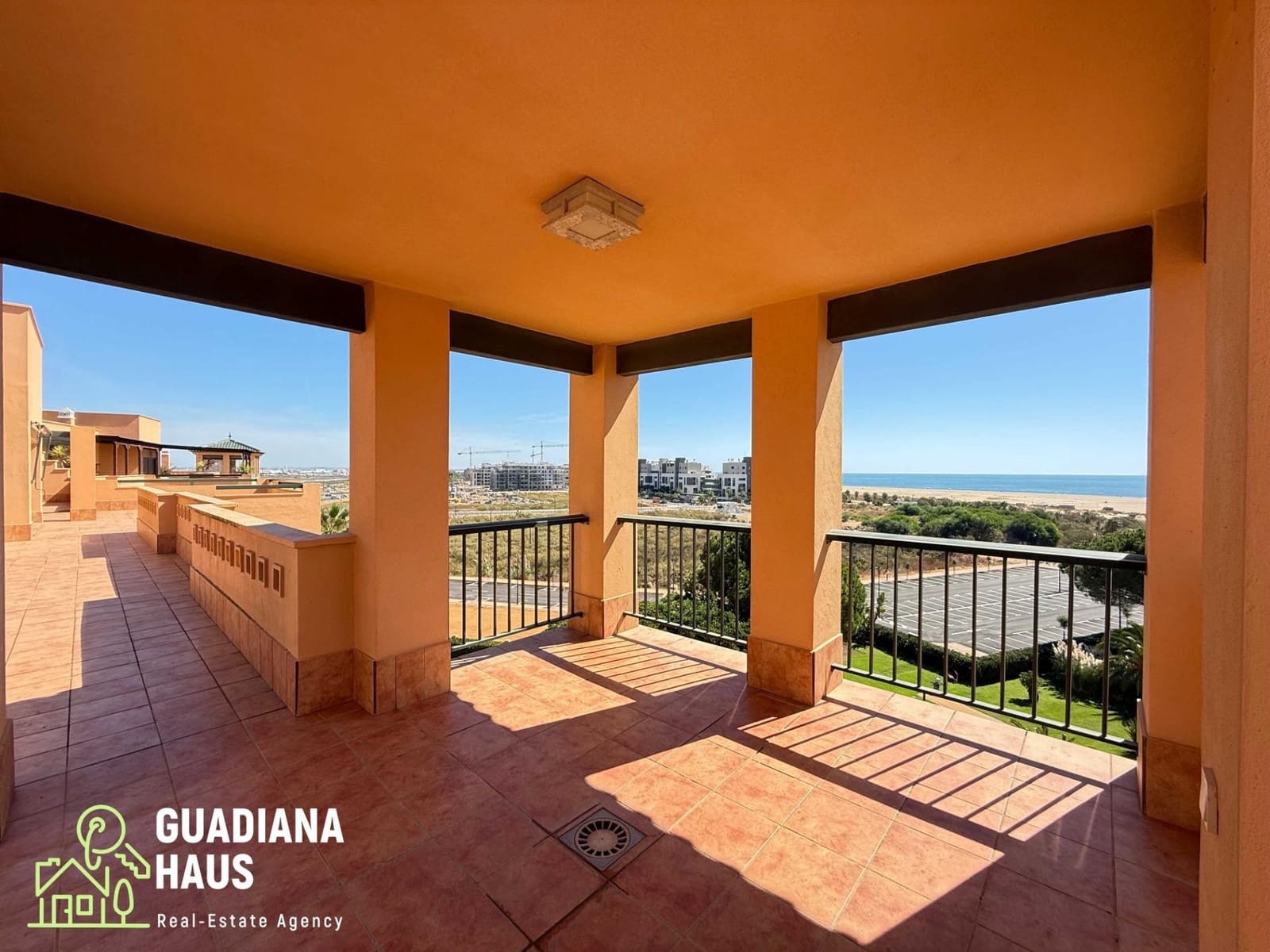 Ático de 3 habitaciones en Isla Canela en venta con piscina garaje - 690.000 € (Ref: 10147181)