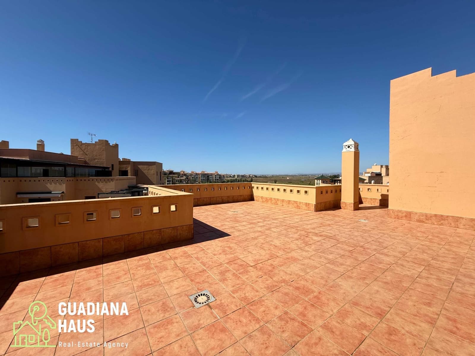 Ático de 3 habitaciones en Isla Canela en venta con piscina garaje - 690.000 € (Ref: 10147181)