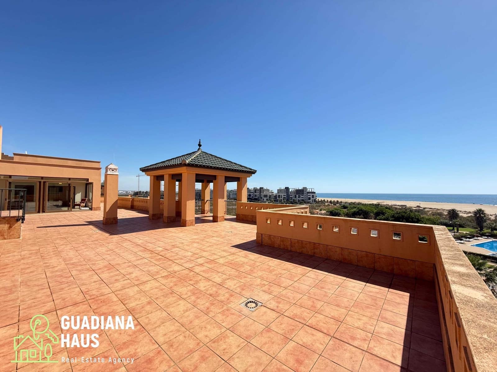 Ático de 3 habitaciones en Isla Canela en venta con piscina garaje - 690.000 € (Ref: 10147181)